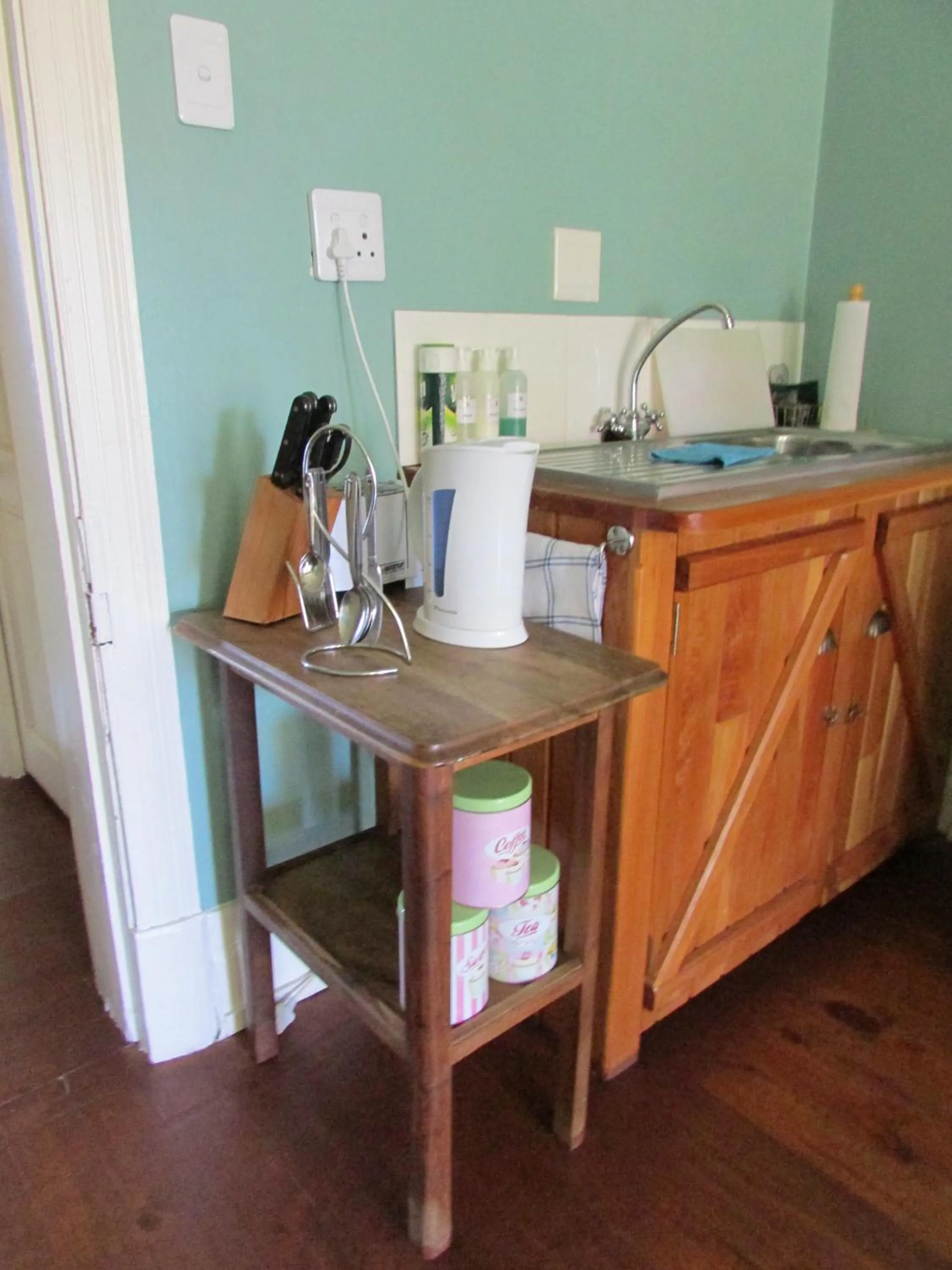 Coffee/tea facilities in Absolute Leisure Cottages