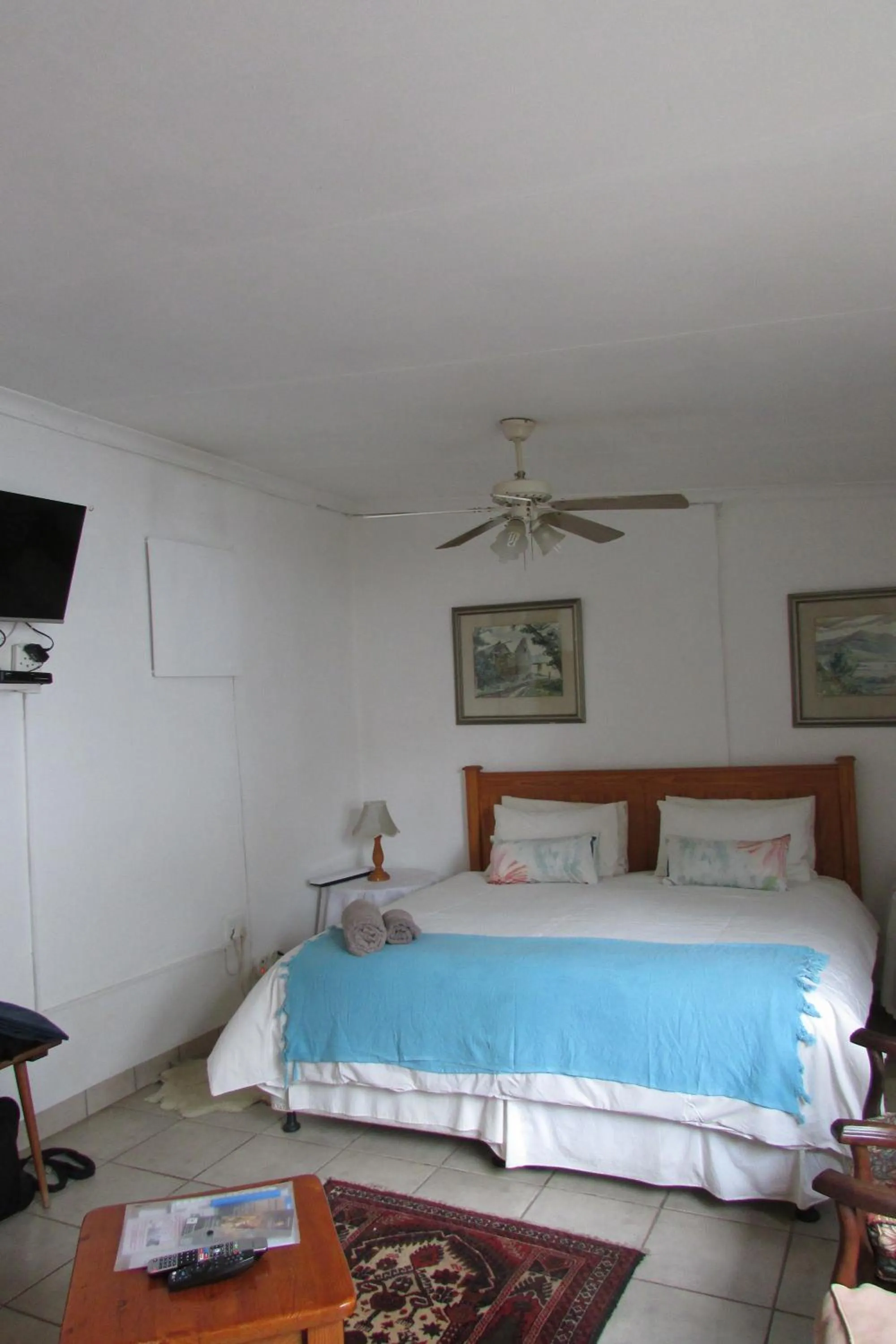Bedroom, Bed in Absolute Leisure Cottages