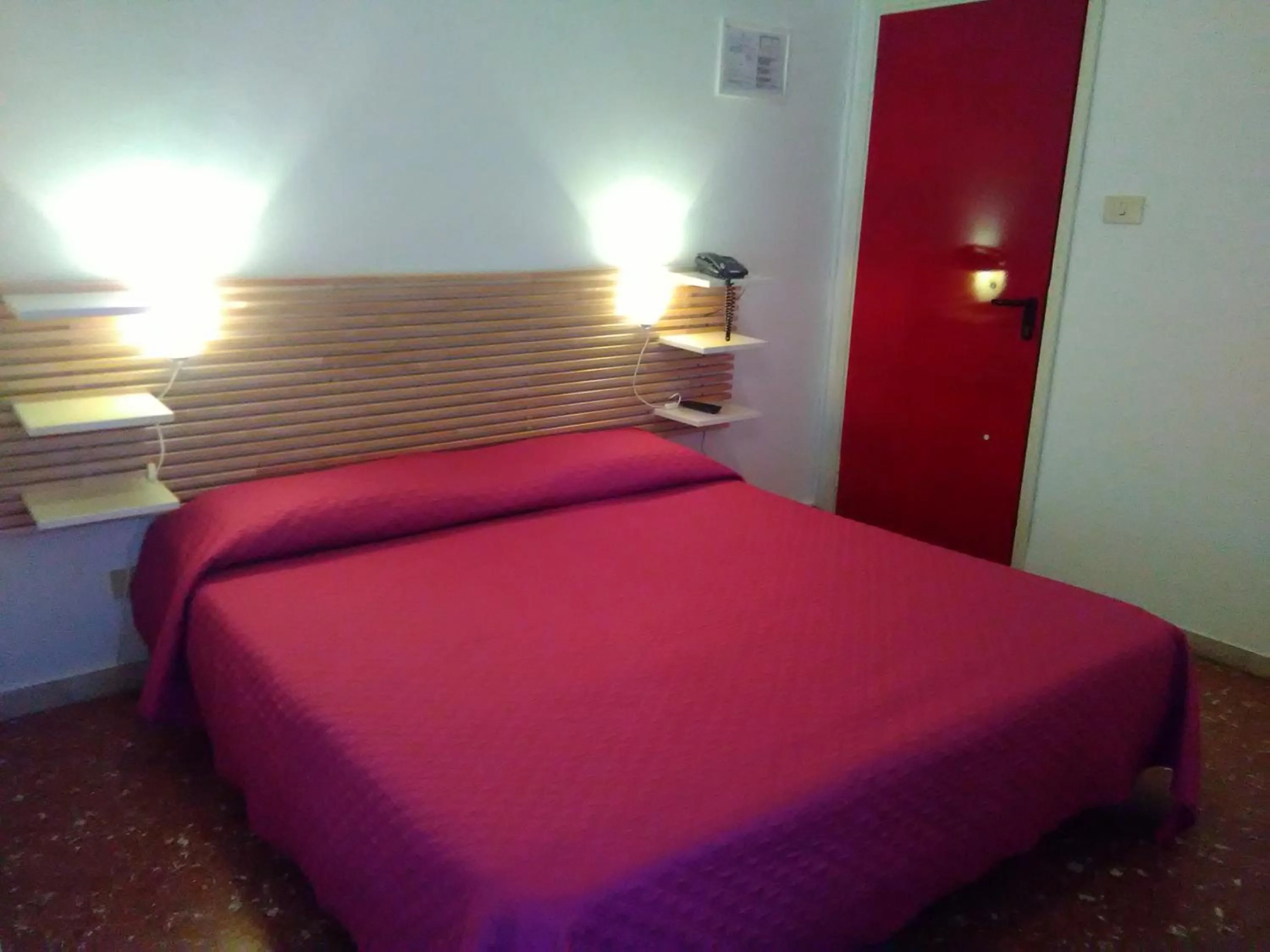 Bed in Hotel Nettuno