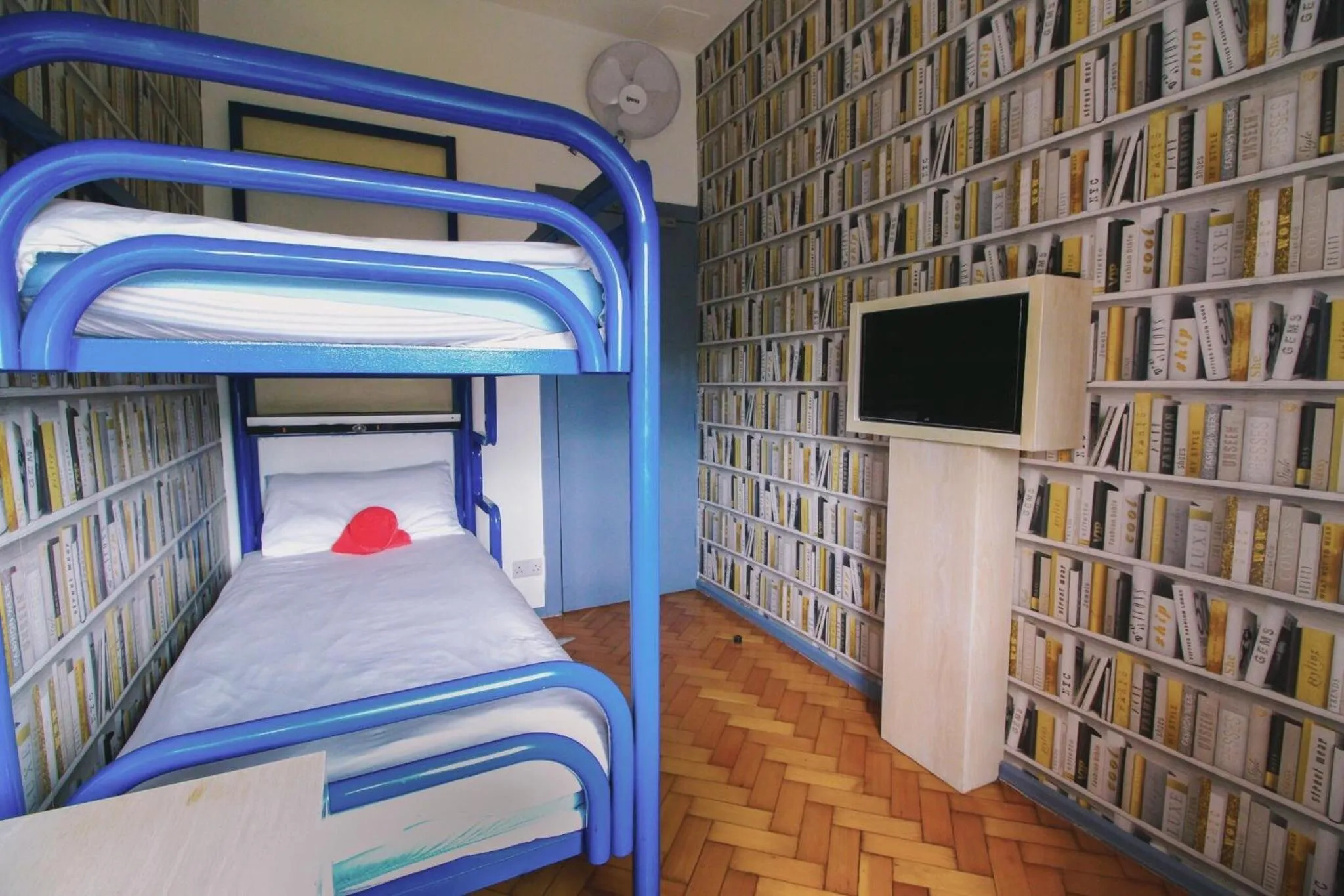 Twin Room in London Backpackers Youth Hostel 18 - 35 Years Old Only