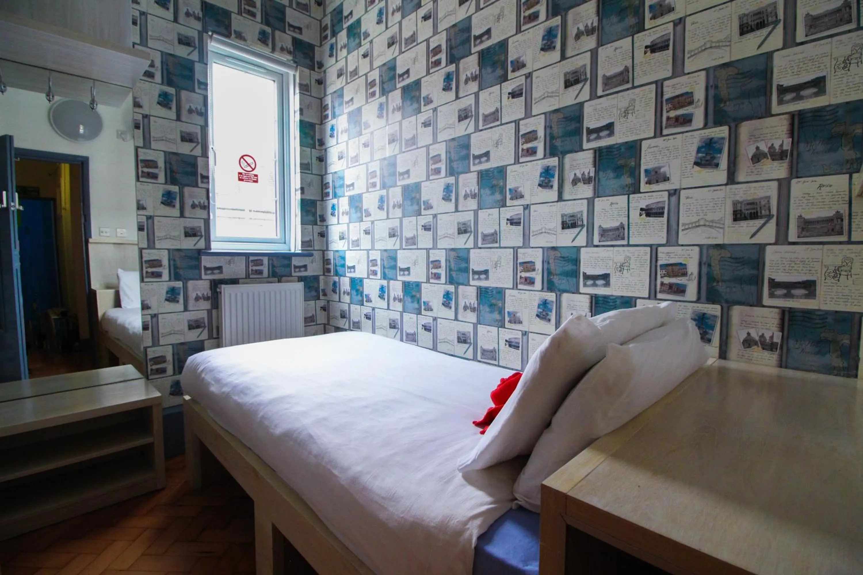 Bedroom, Bed in London Backpackers Youth Hostel 18 - 35 Years Old Only