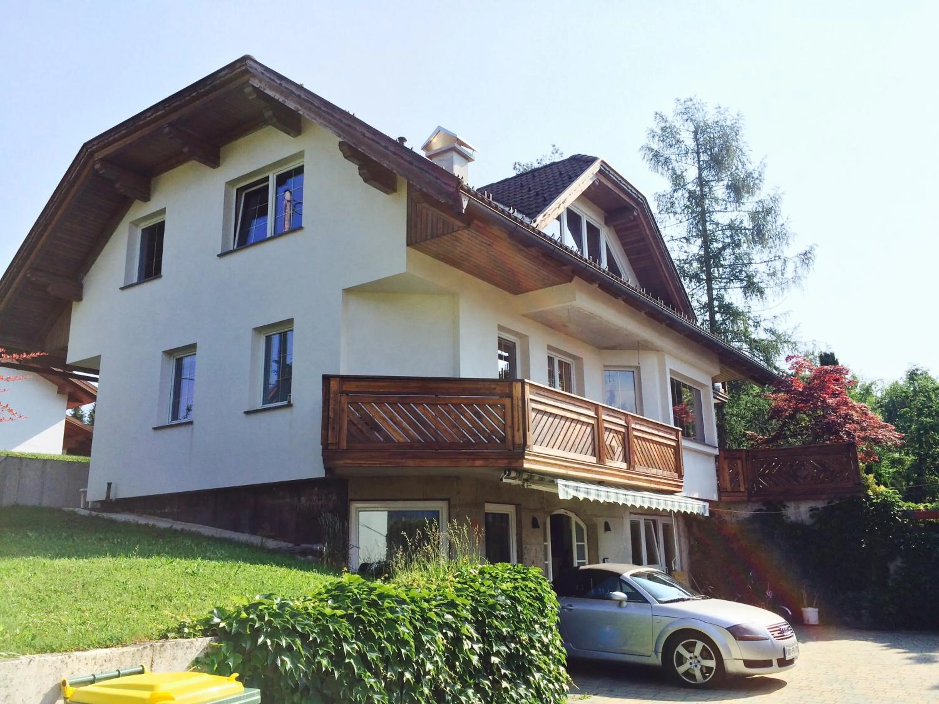 Facade/entrance in Rudi Hiti's Guest House