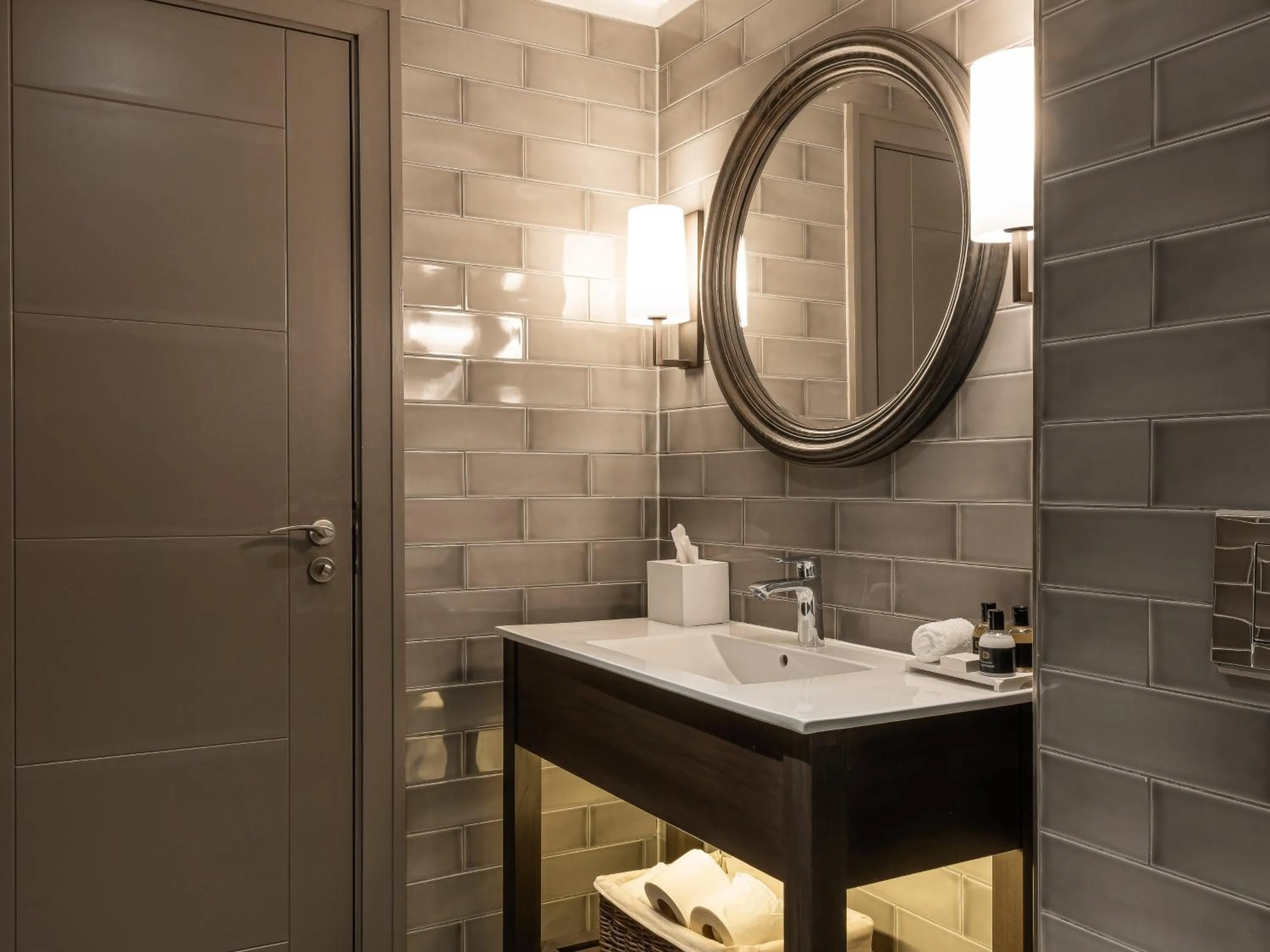 Bathroom in Dakota Glasgow