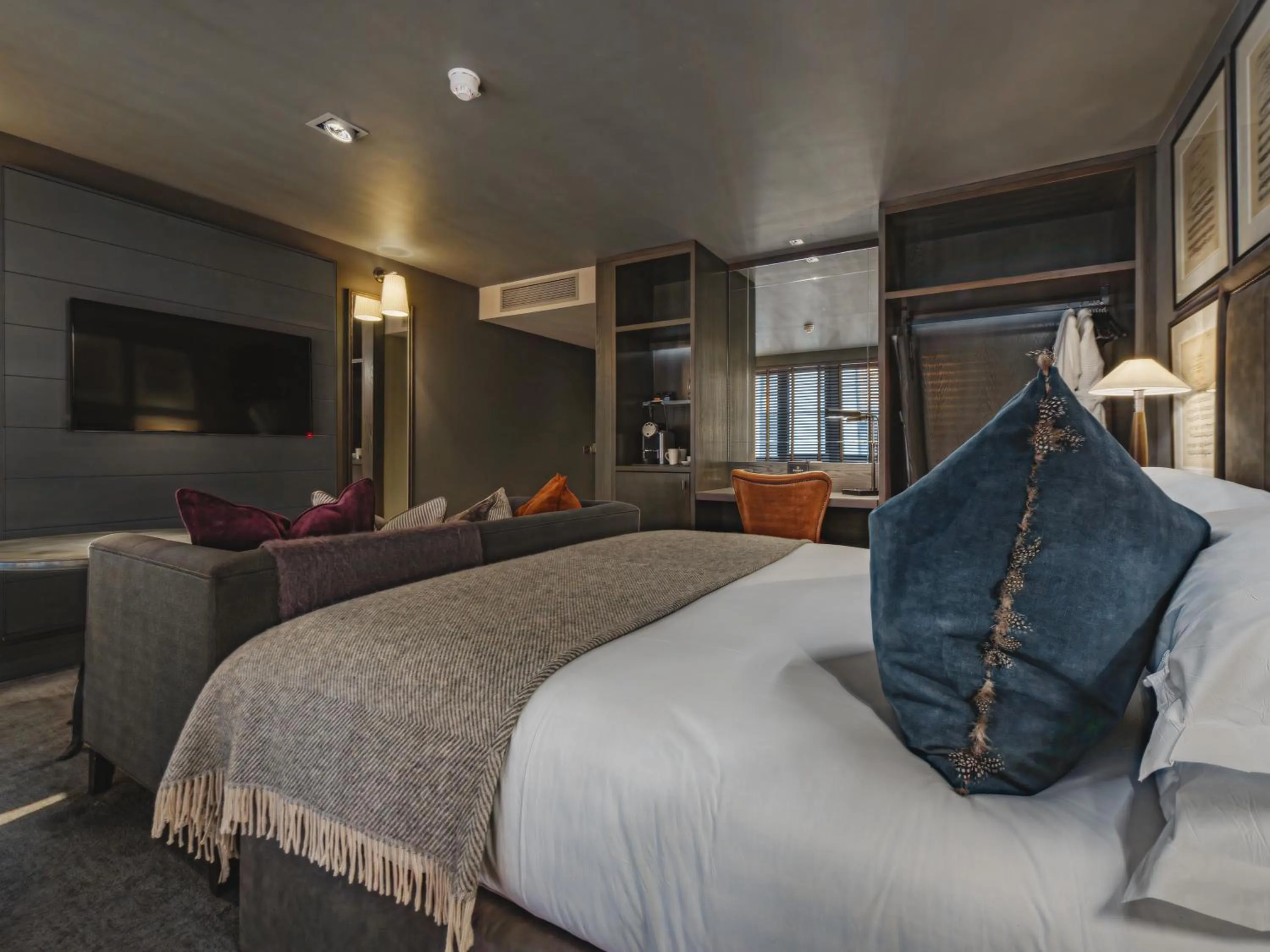 Bedroom, Bed in Dakota Glasgow