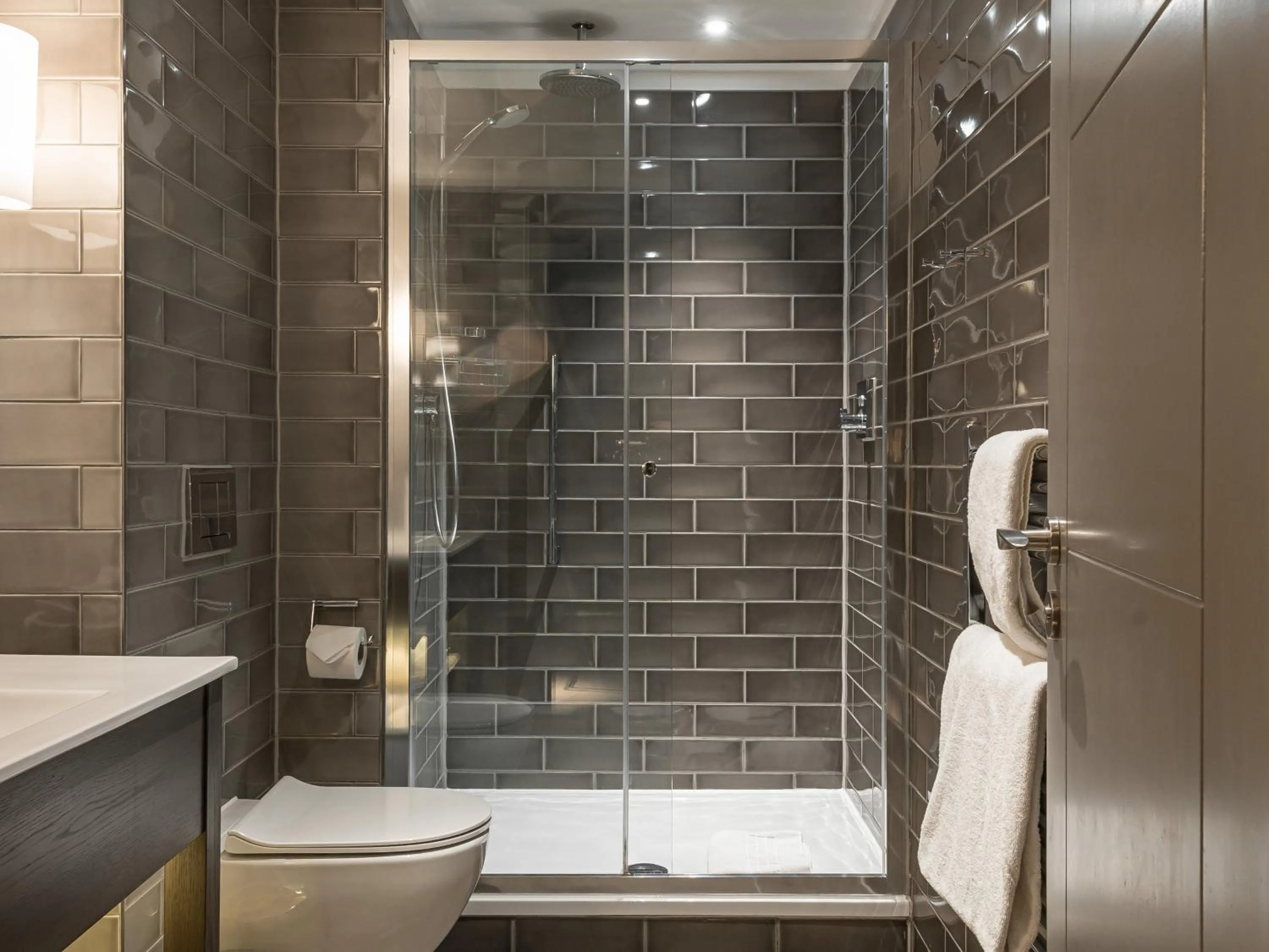 Shower in Dakota Glasgow