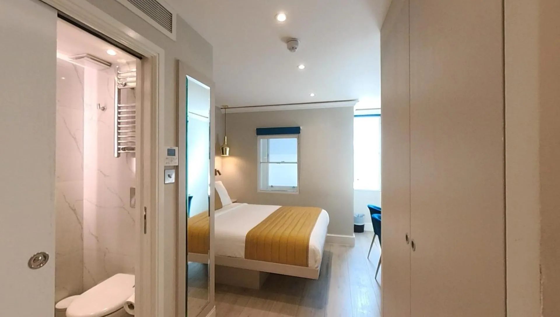 Toilet, Bed in NOX Kensington