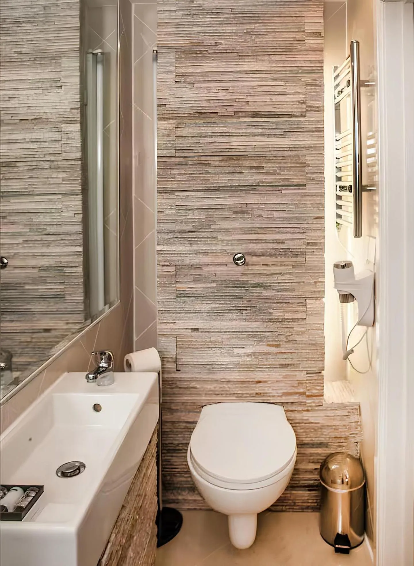 Toilet in NOX Kensington