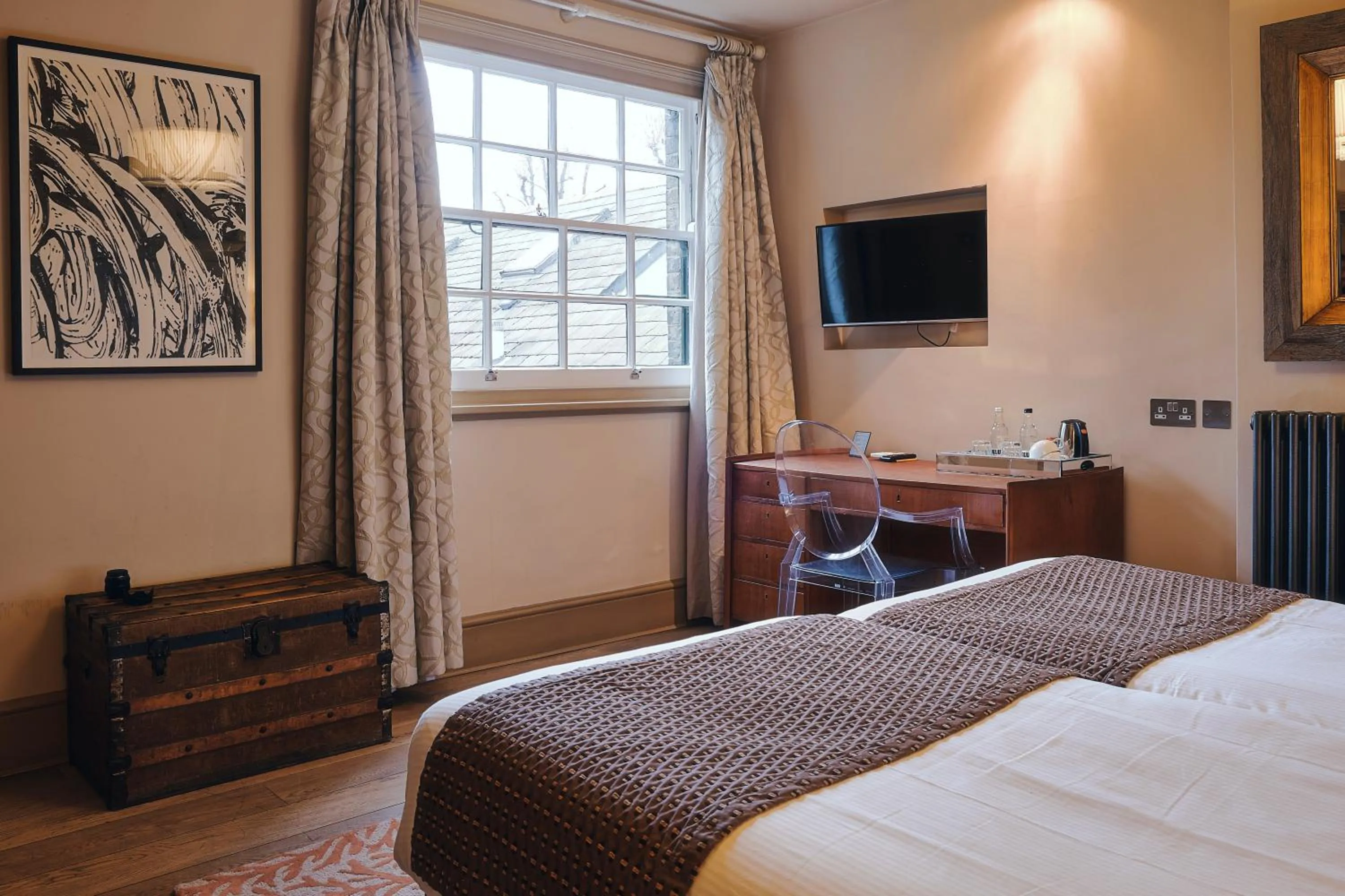 TV and multimedia, Bed in Rose and Crown Stoke Newington