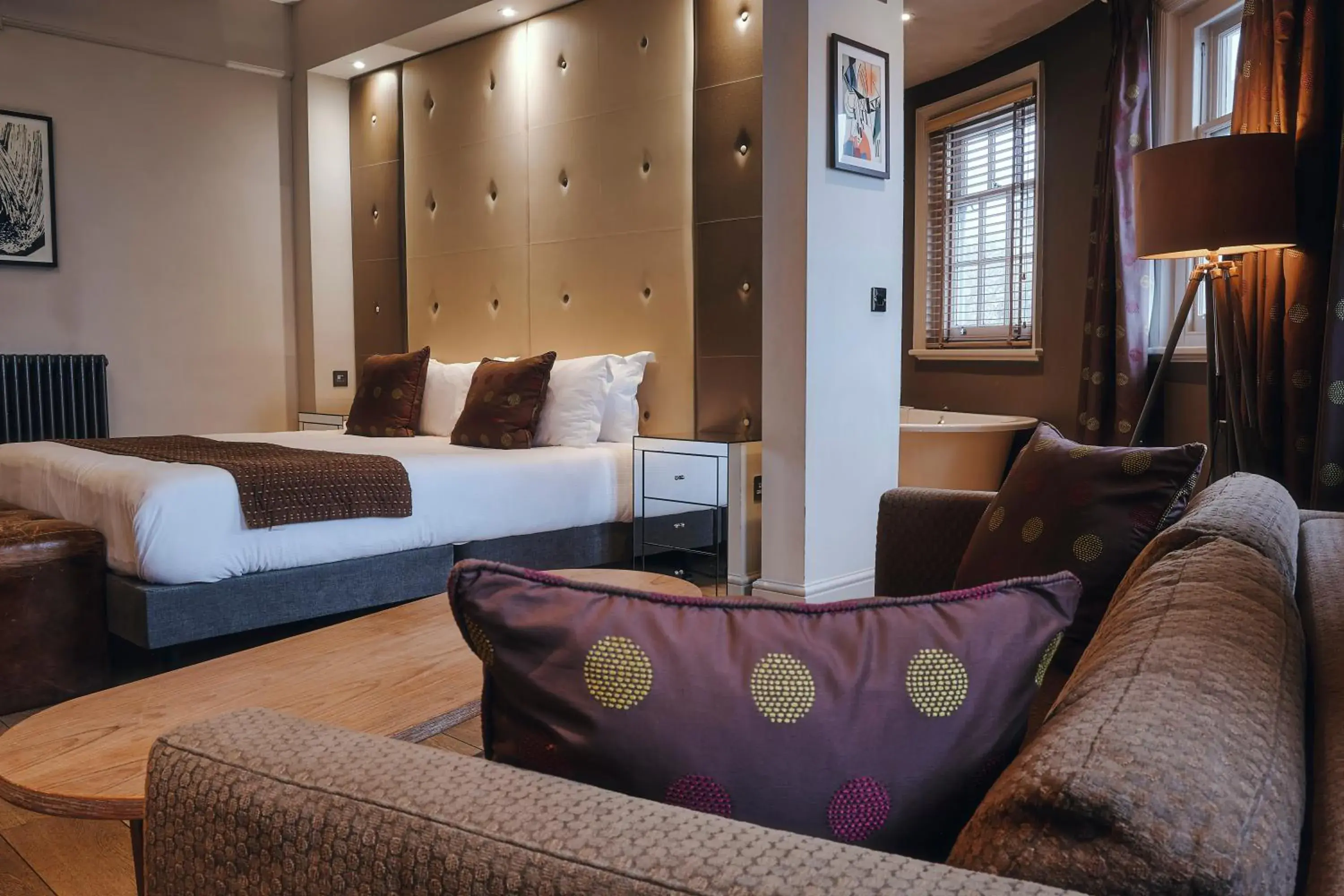 Deluxe Double Room with Bath in Rose and Crown Stoke Newington Deluxe Double Room with Bath in Rose and Crown Stoke Newington