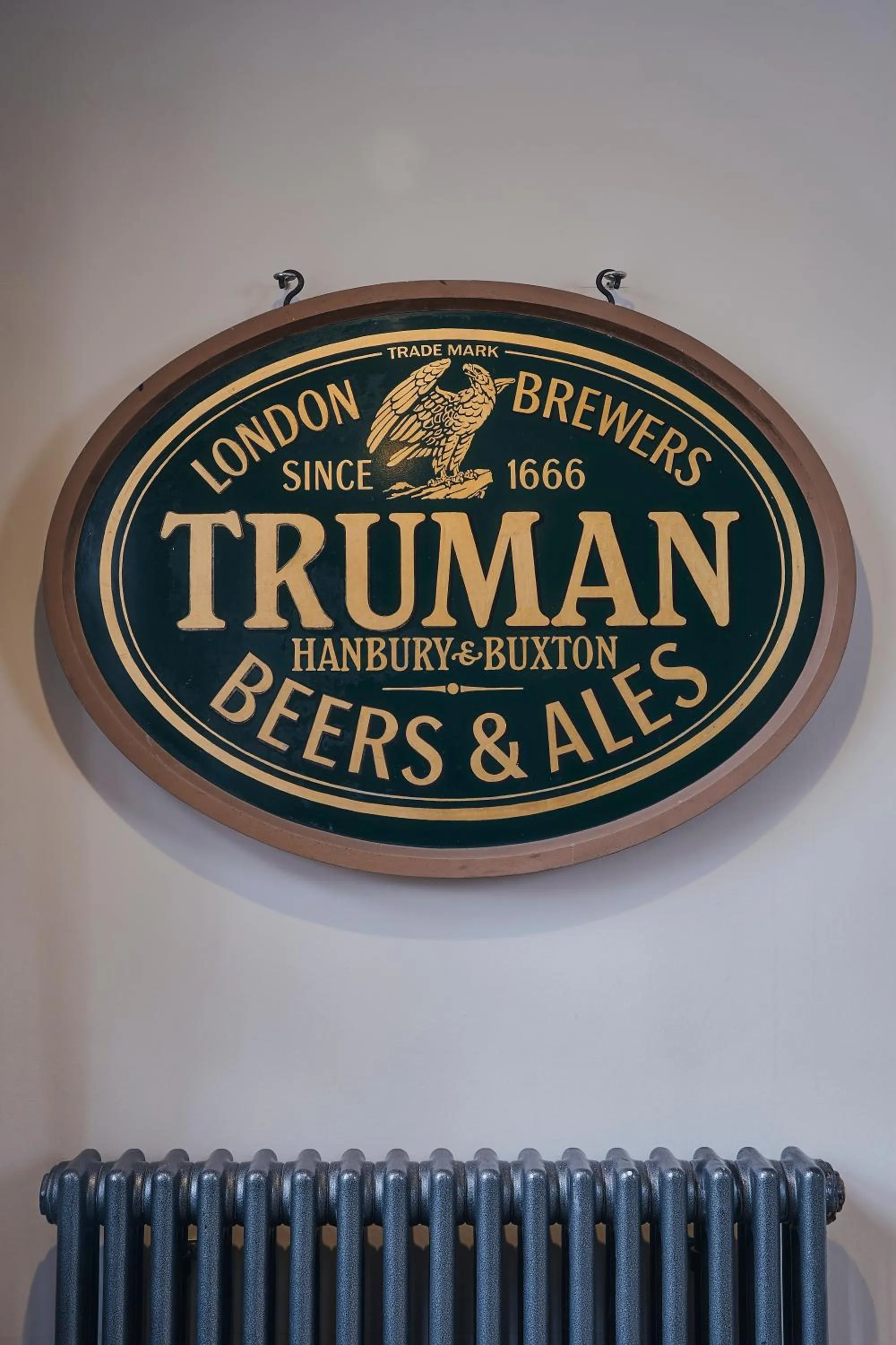 Decorative detail in Rose and Crown Stoke Newington