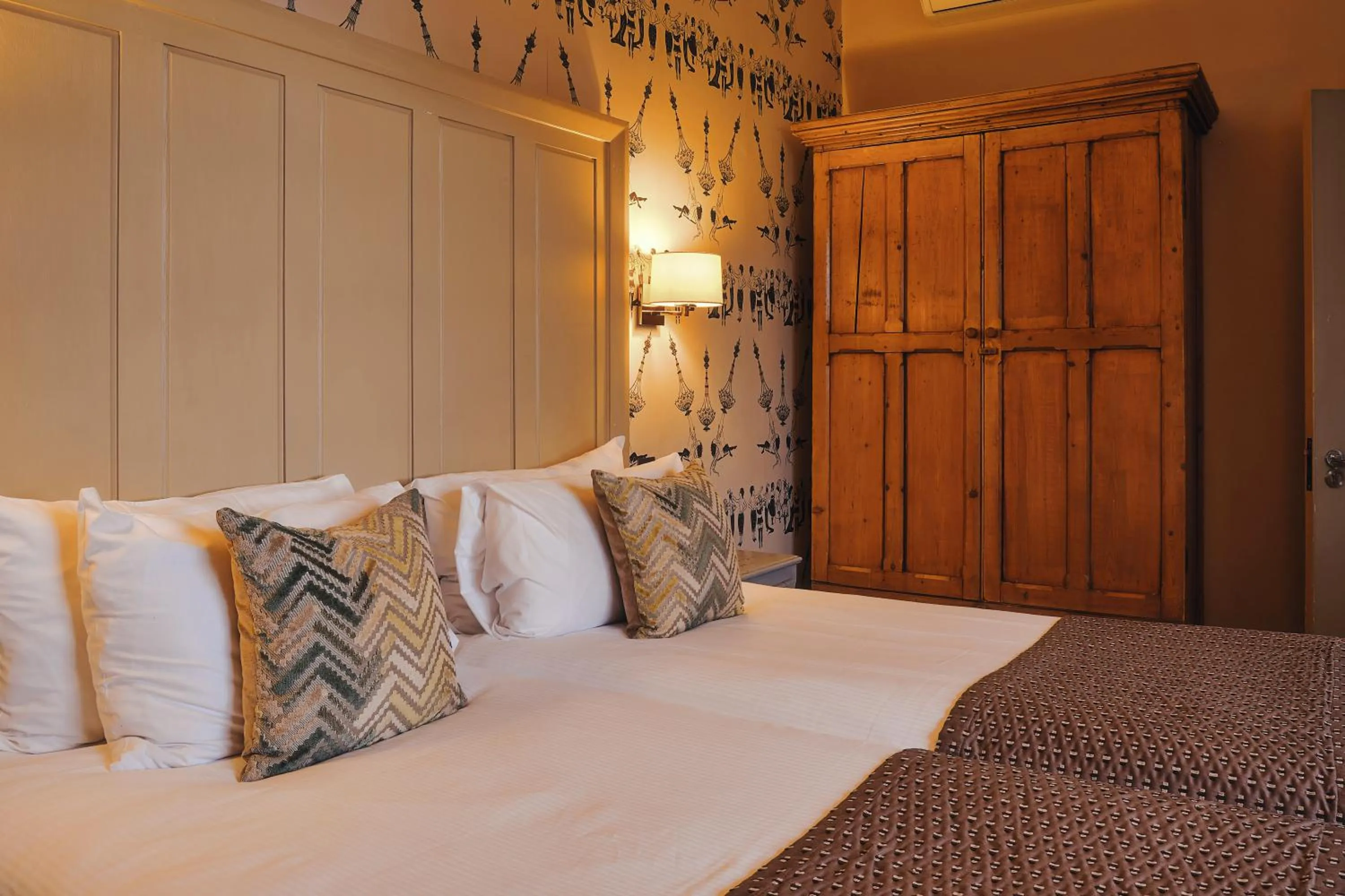 Bed in Rose and Crown Stoke Newington