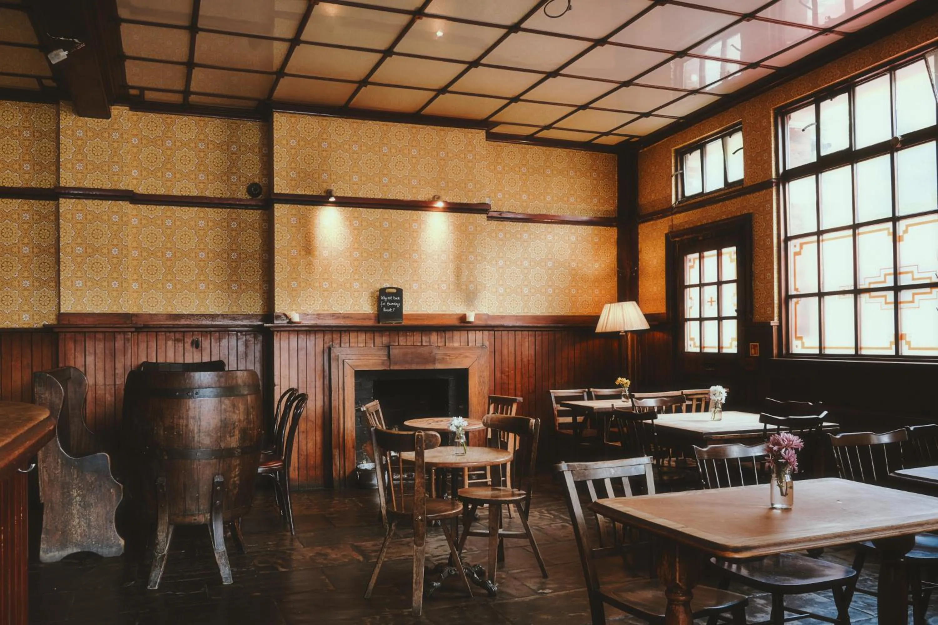 Lounge or bar in Rose and Crown Stoke Newington