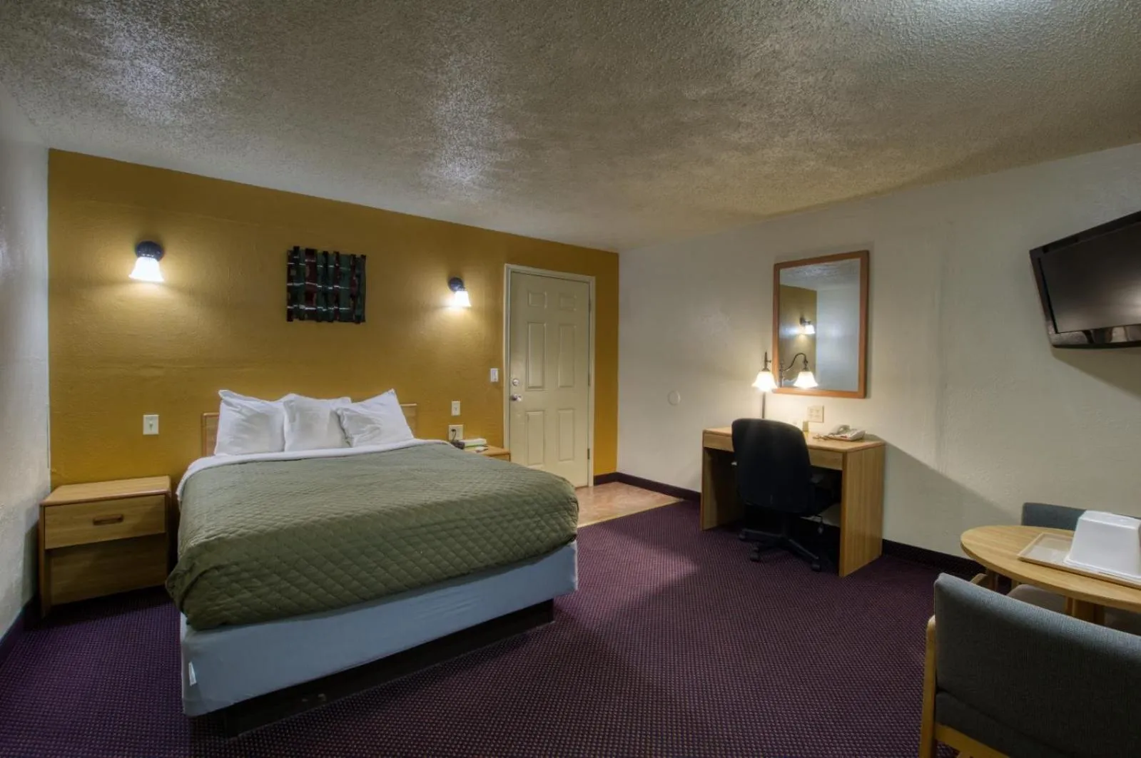 Photo of the whole room, Bed in Western Motel