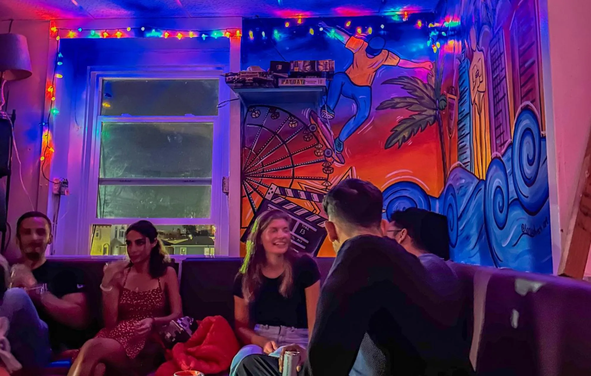 Living room in ITH Hermosa Beach Surf Hostel LAX