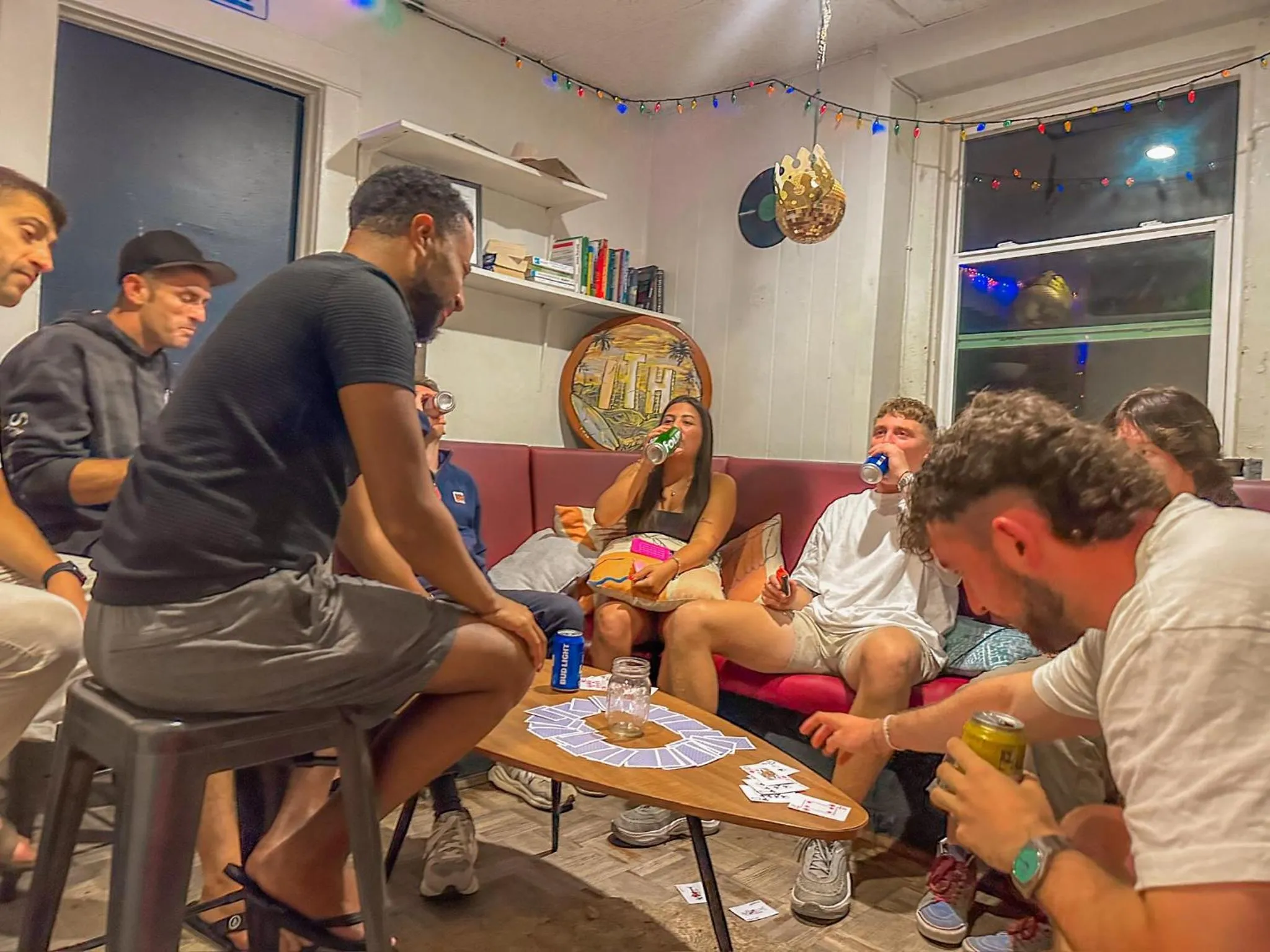 Communal lounge/ TV room in ITH Hermosa Beach Surf Hostel LAX