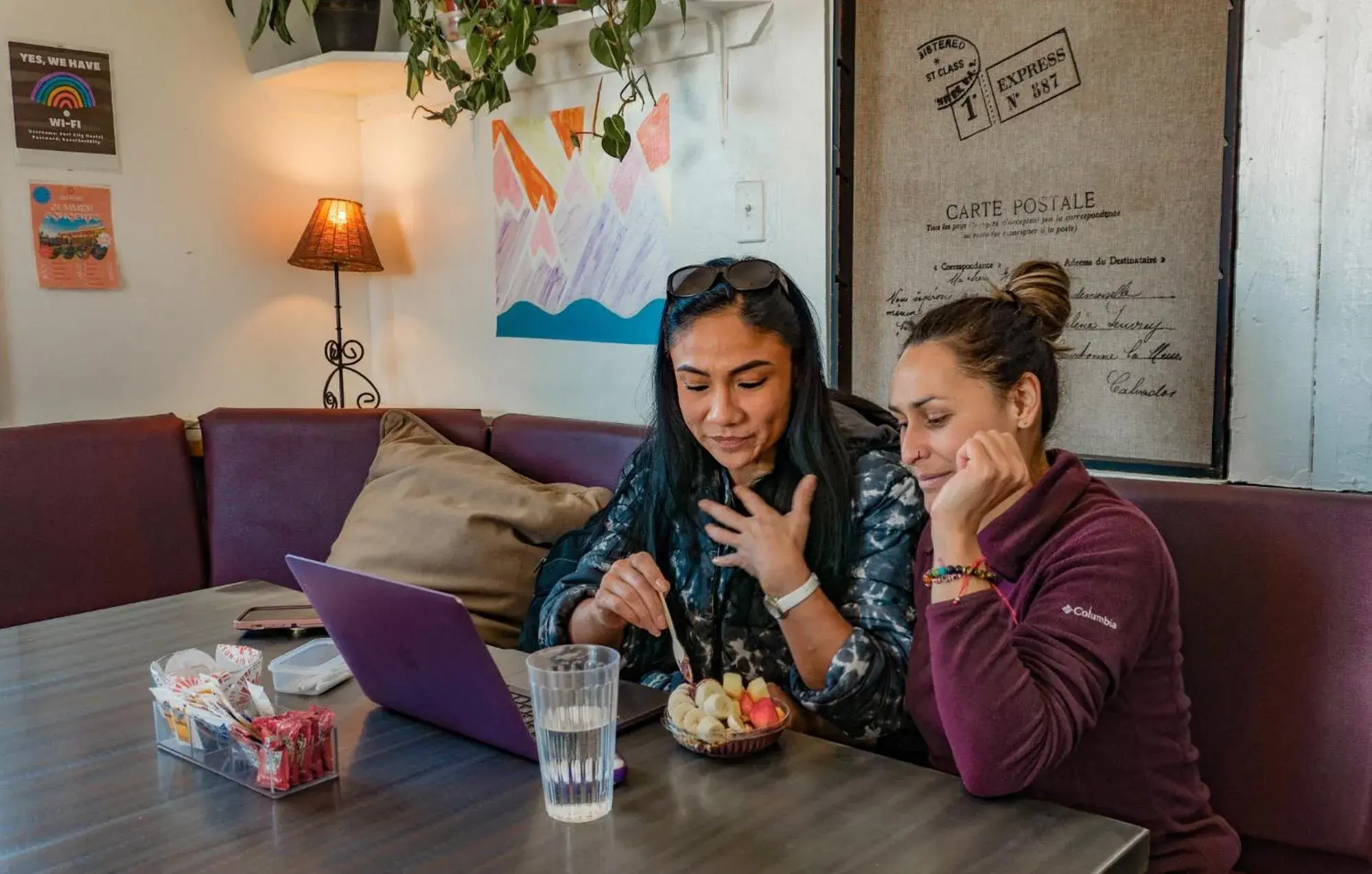 Living room in ITH Hermosa Beach Surf Hostel LAX Living room in ITH Hermosa Beach Surf Hostel LAX