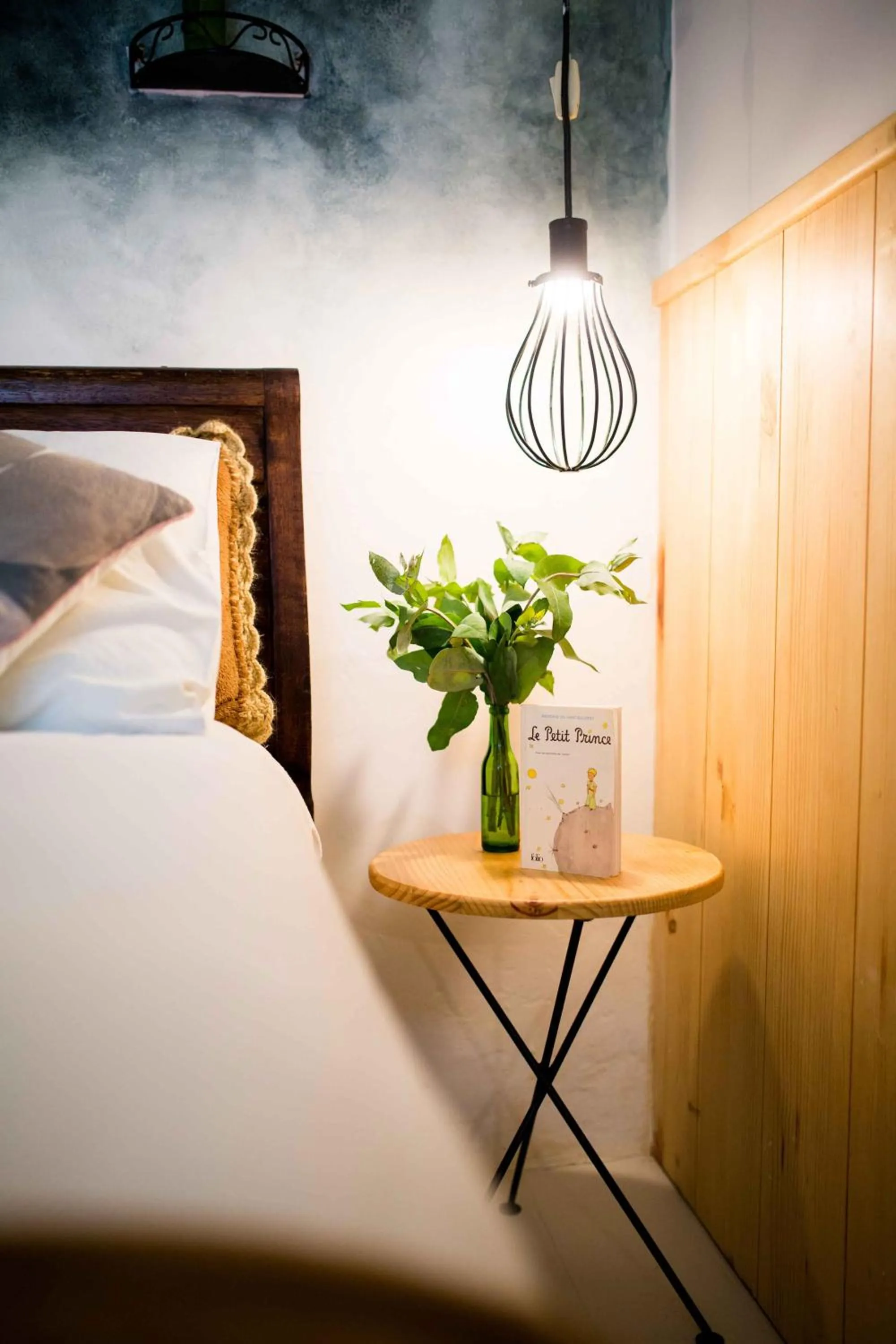 Decorative detail, Bed in Niños Hotel Meloc