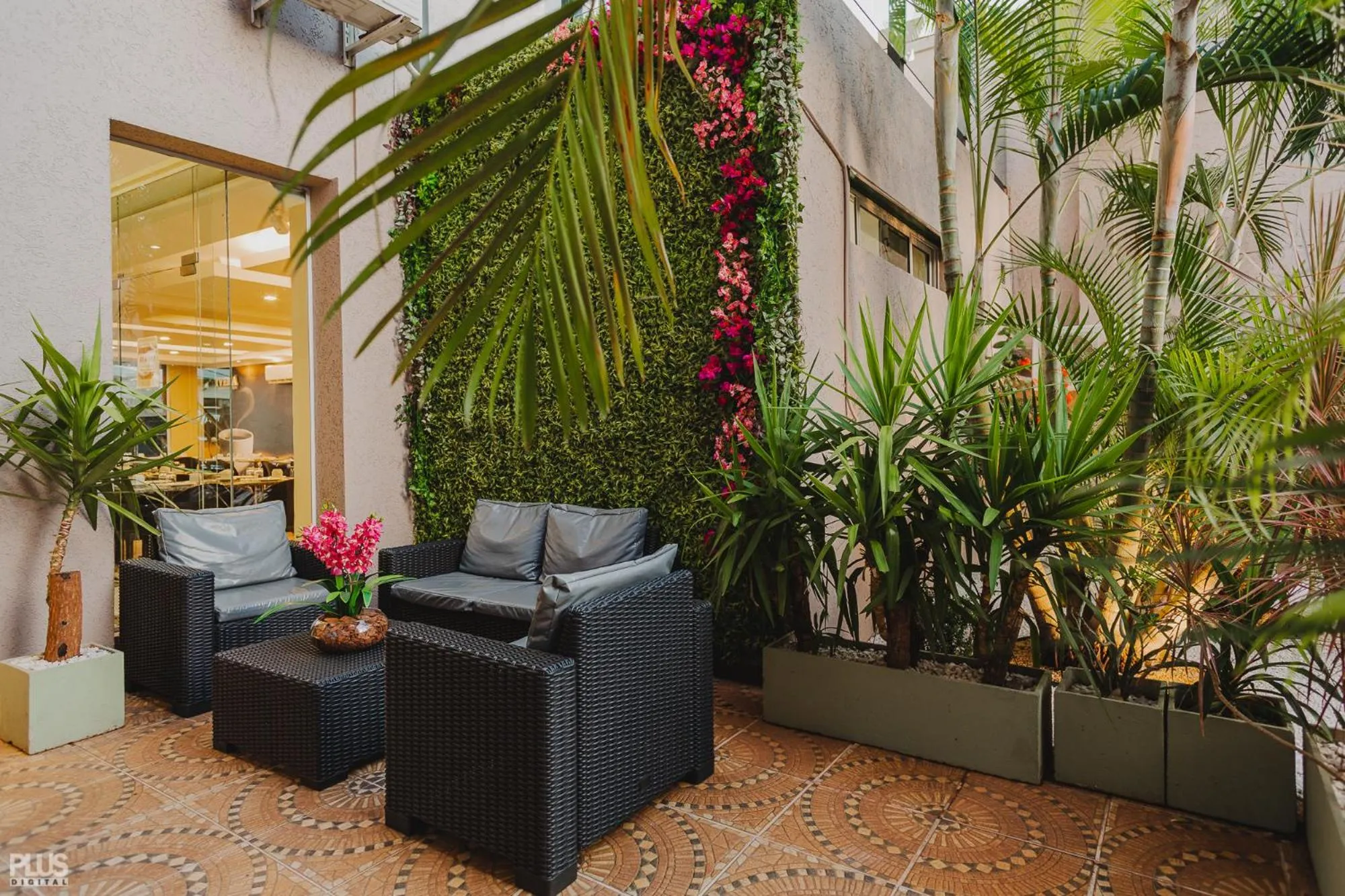 Patio in Hotel Yvera Cataratas