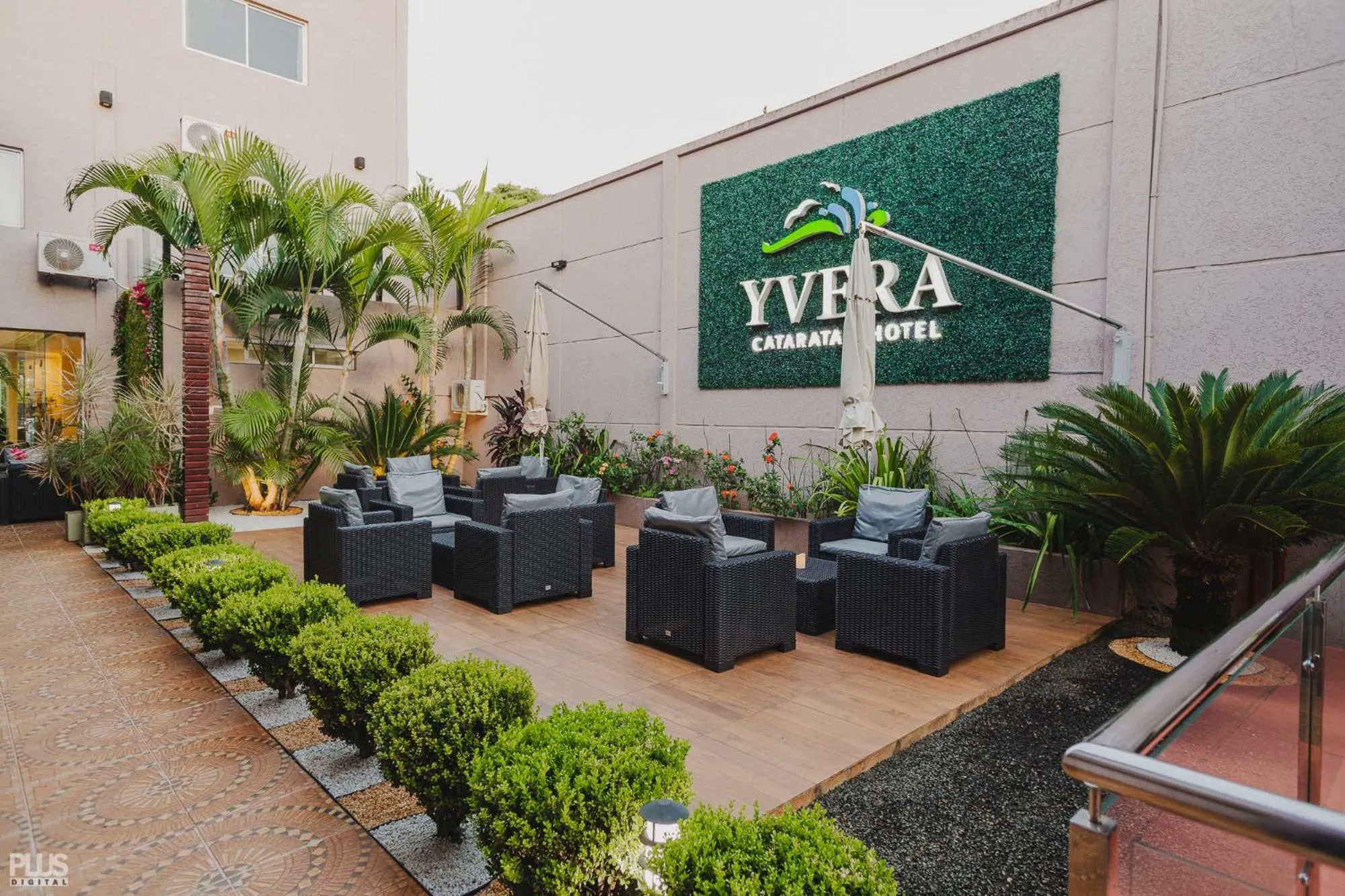 Patio in Hotel Yvera Cataratas