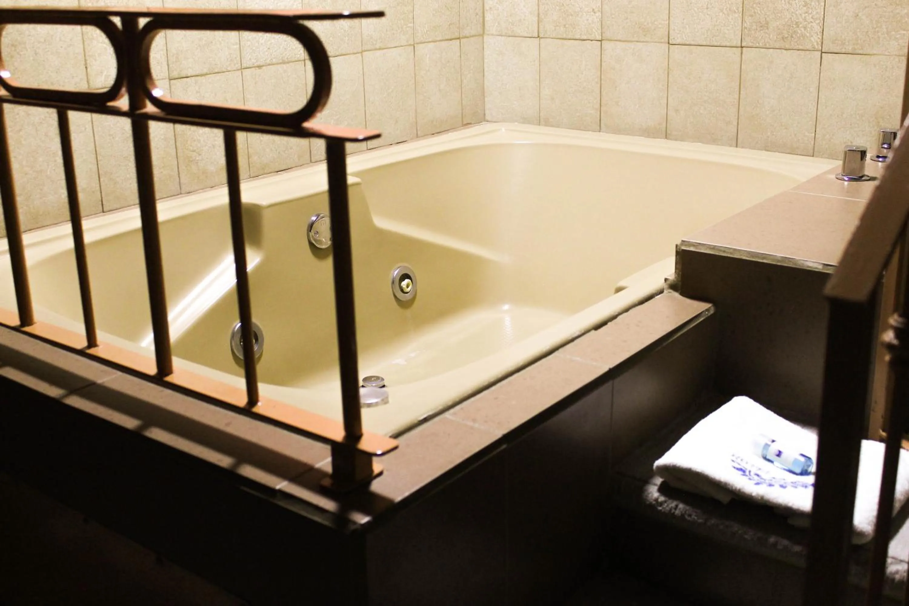 Hot Tub in Azul Turquesa