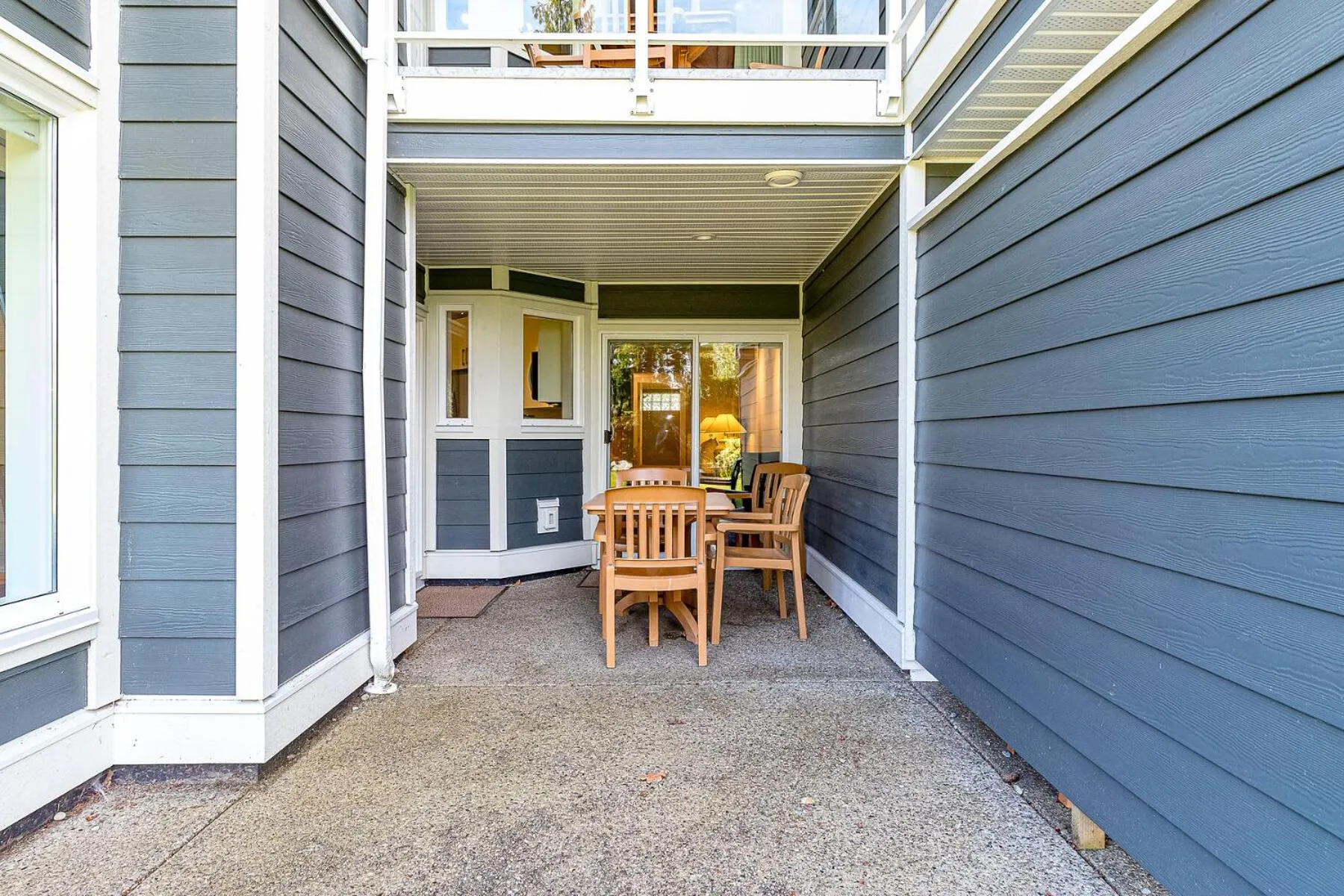 Patio in Pacific Shores Resort & Spa