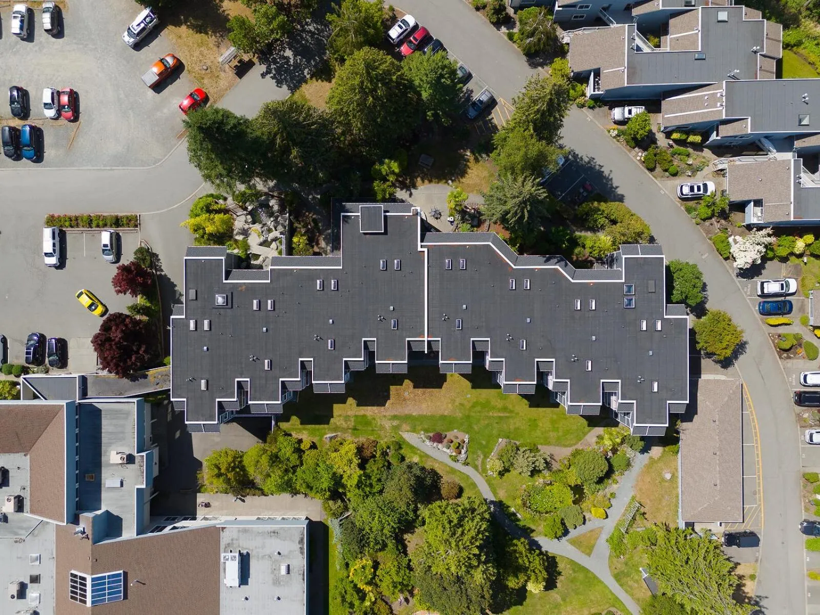 Property building in Pacific Shores Resort & Spa