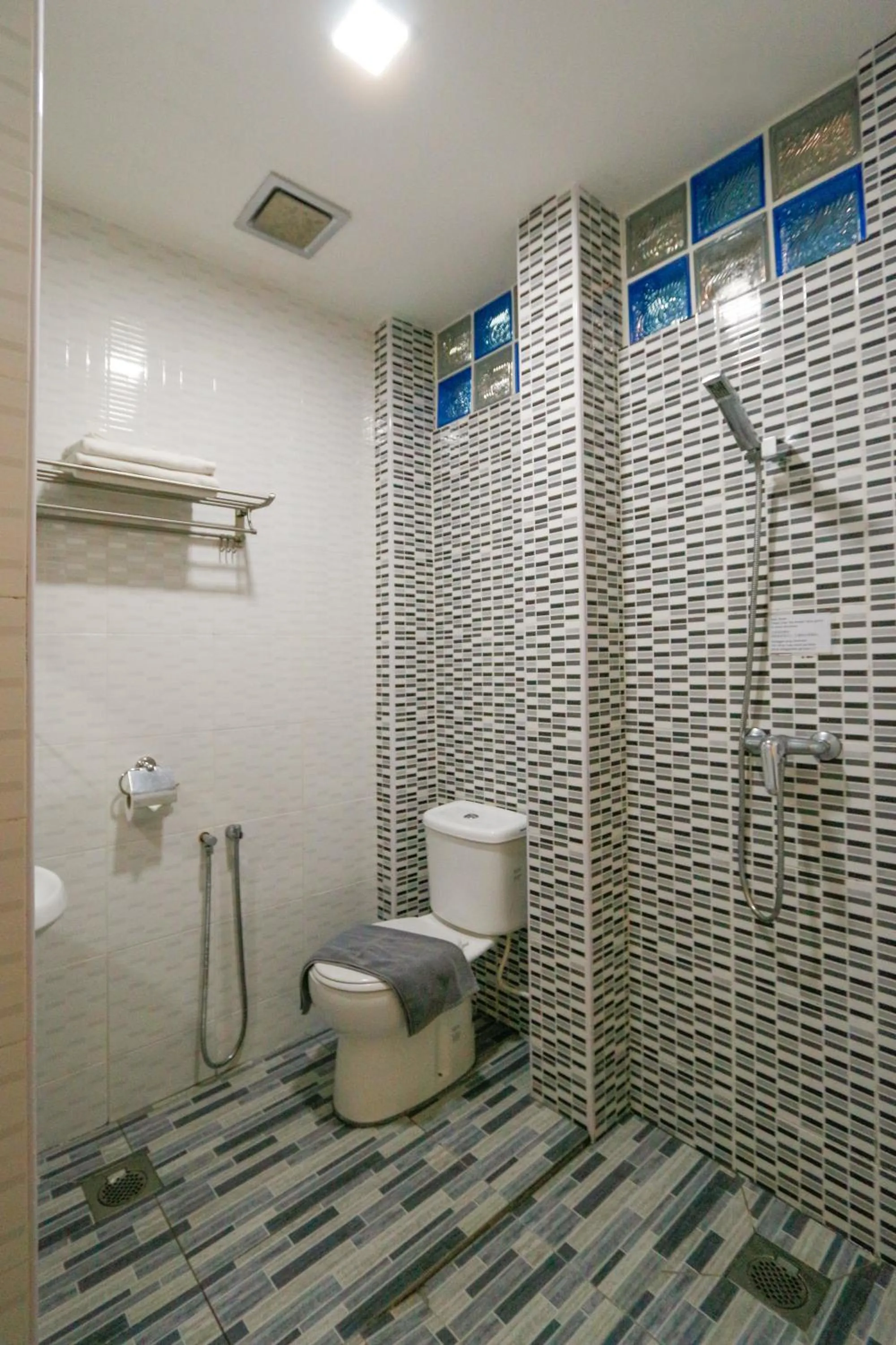 Shower in Travelland Hotel