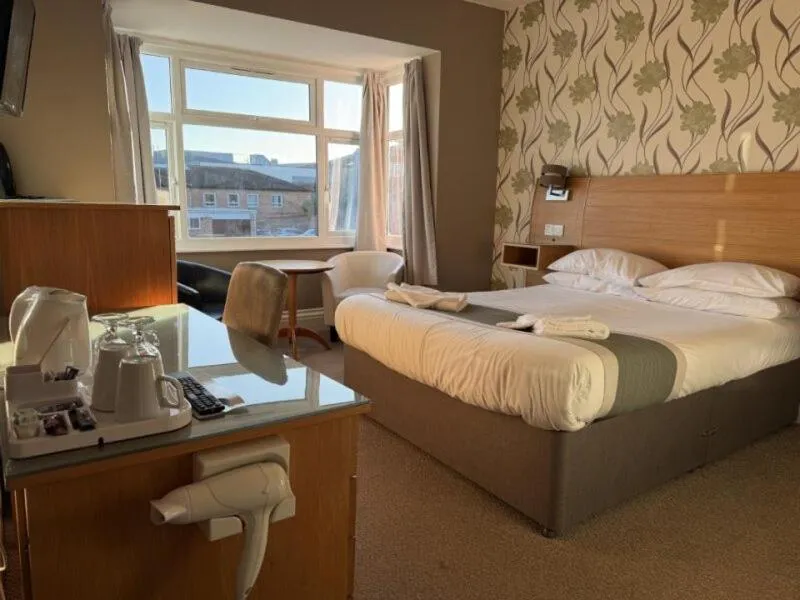 Bed in The Avenue Hotel