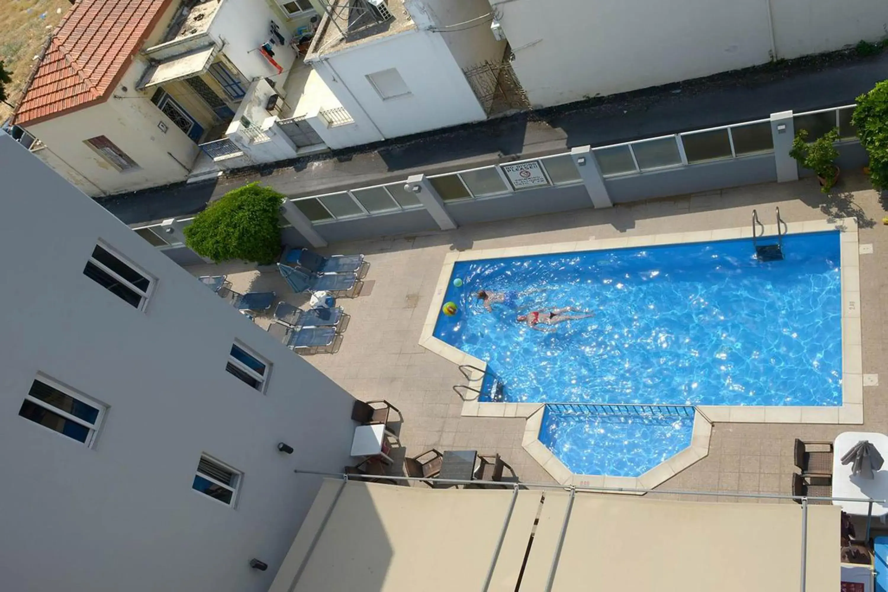 Swimming pool in Ialysos City Hotel Swimming pool in Ialysos City Hotel