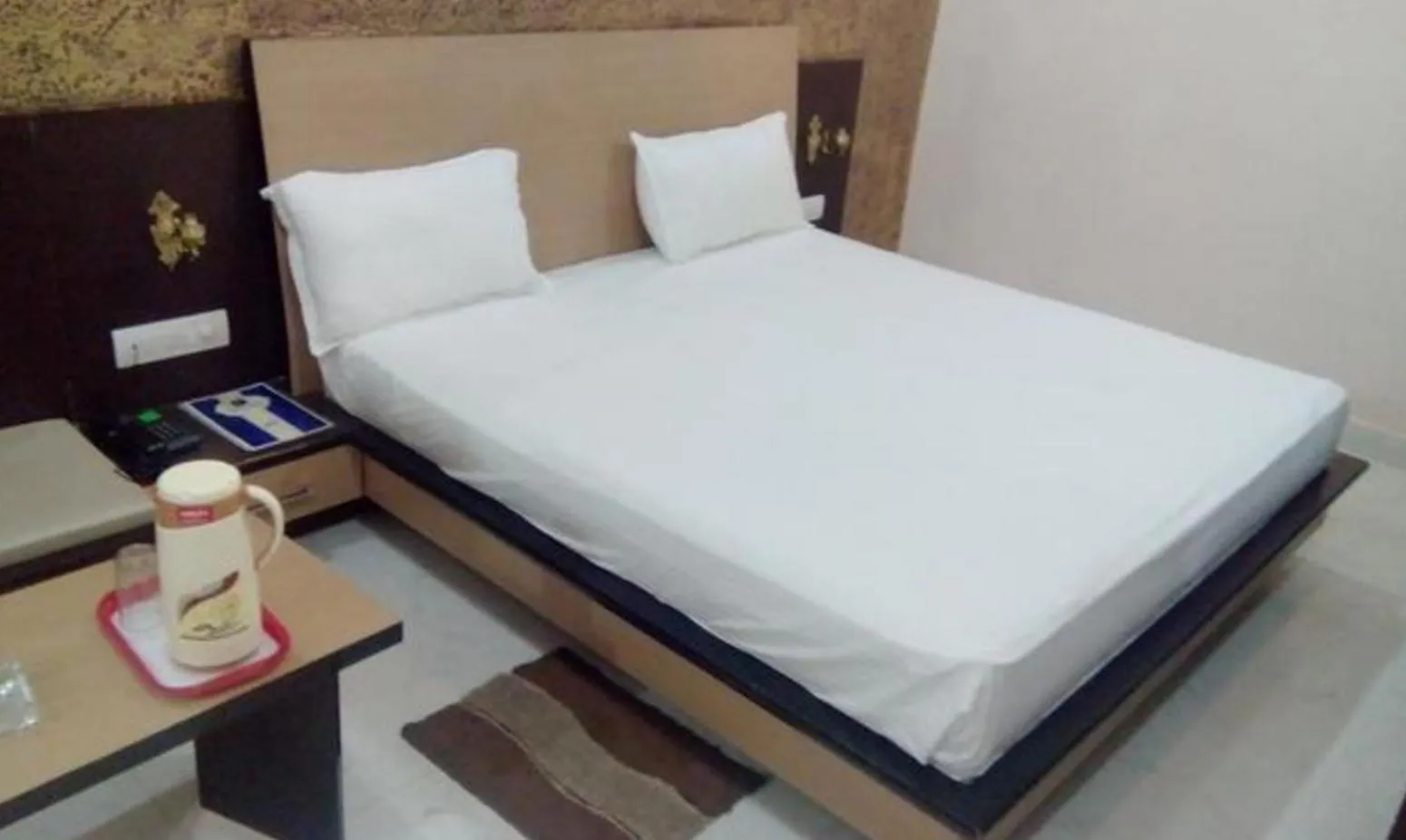 Bed in Hotel Vishnu Vilas