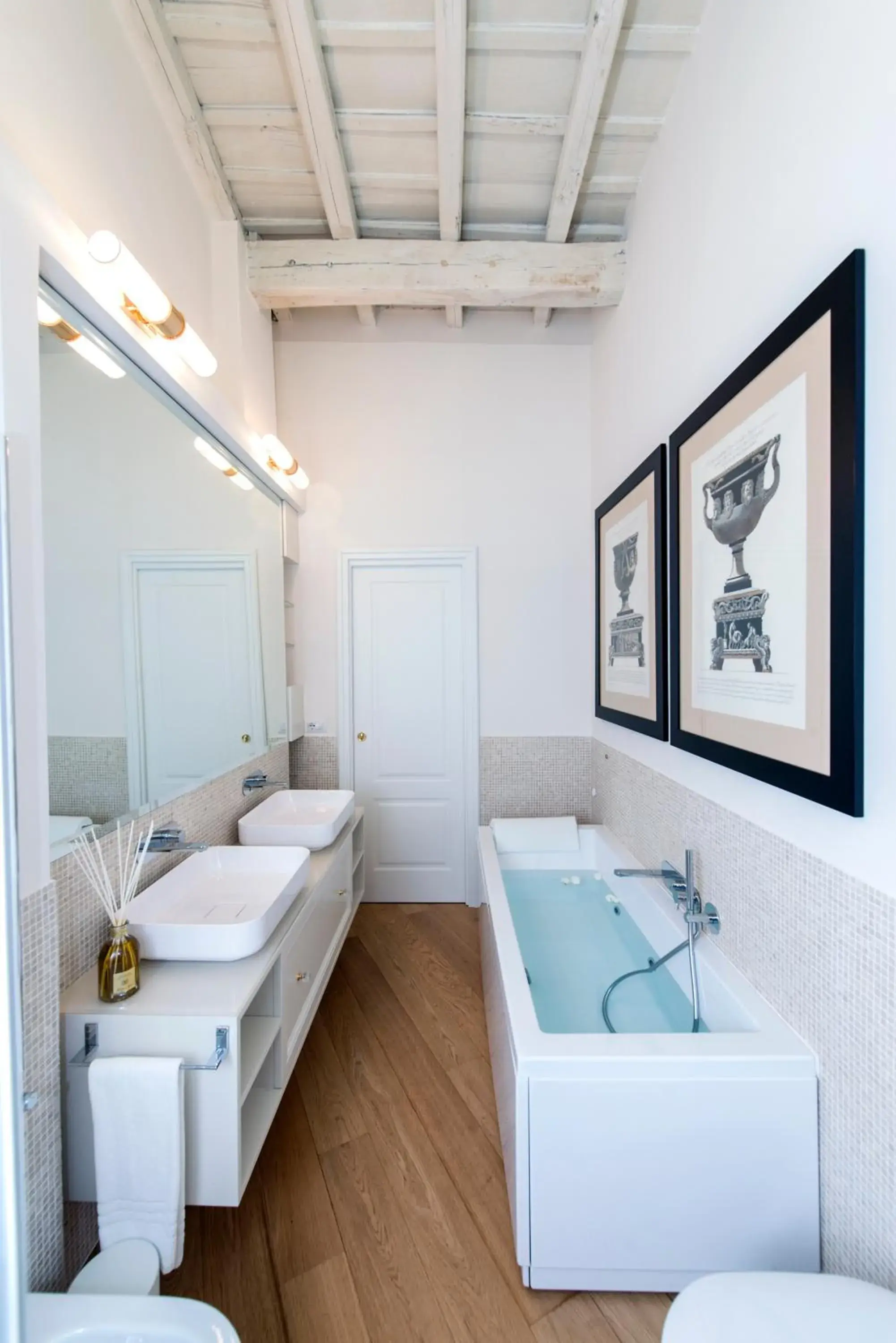 King Room with Spa Bath in StarHome Pantheon King Room with Spa Bath in StarHome Pantheon