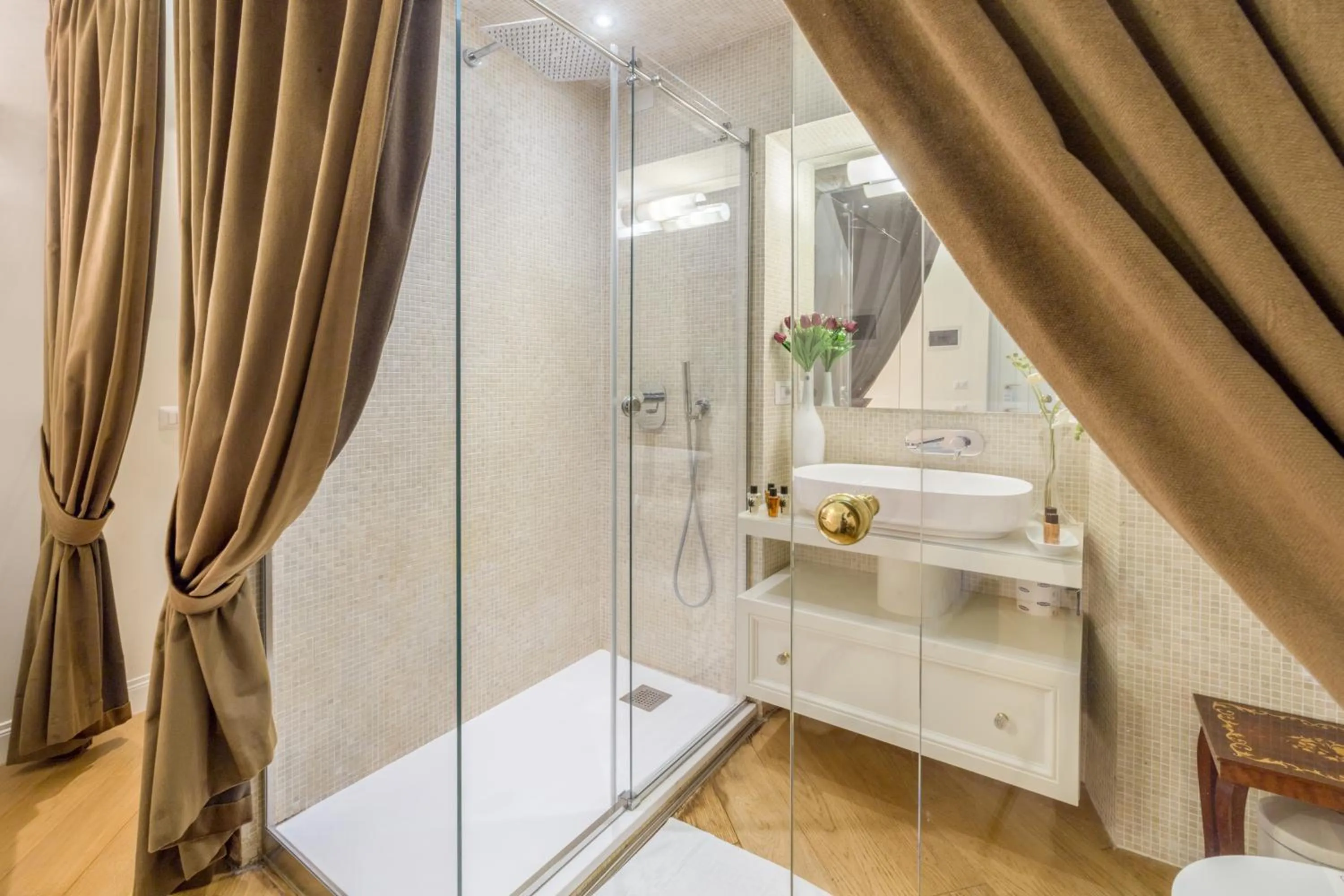 Shower in StarHome Pantheon