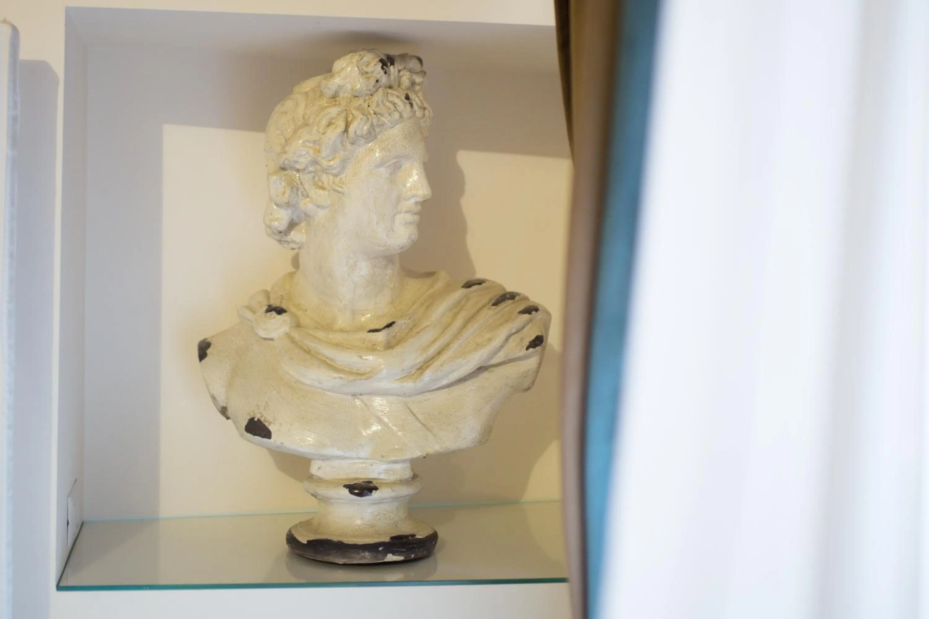 Photo of the whole room in StarHome Pantheon