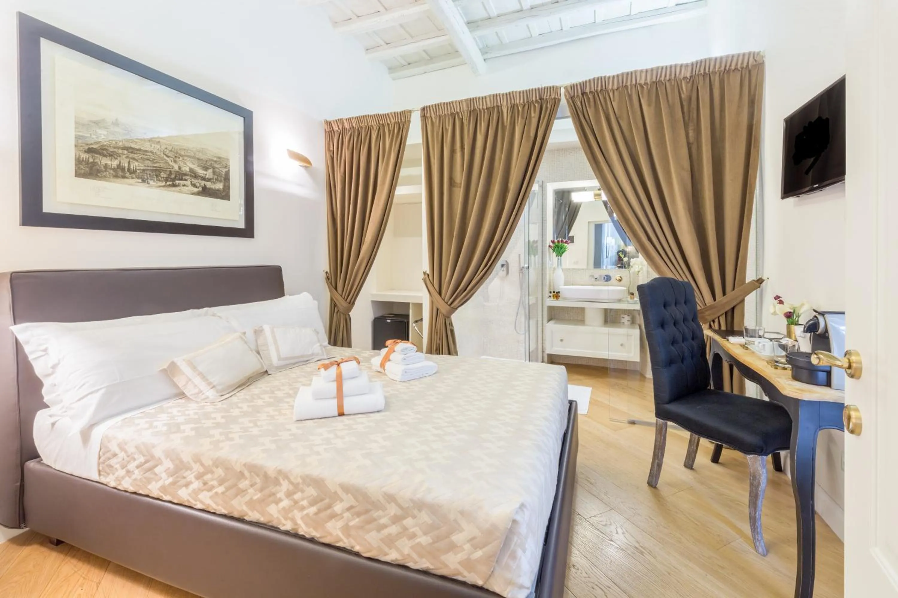 Photo of the whole room, Bed in StarHome Pantheon