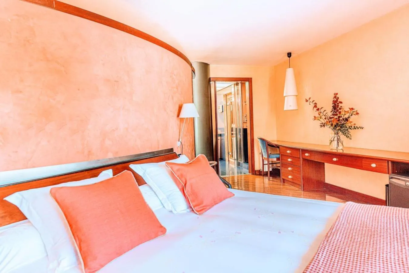 Photo of the whole room, Bed in Hotel Coma