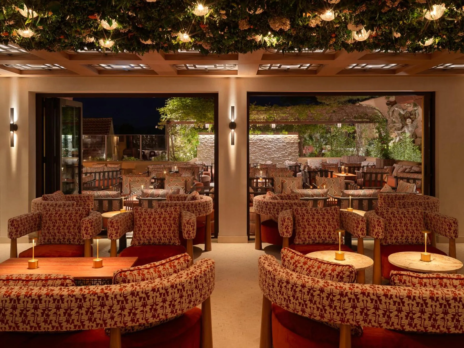 Lounge or bar in Hotel Byblos Saint-Tropez