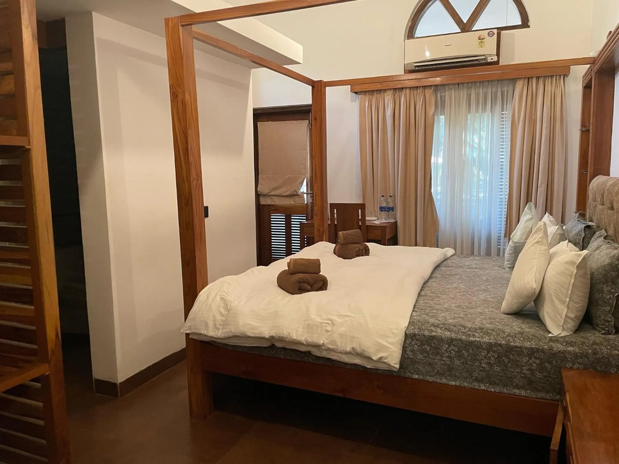 Bed in Dunhill Beach Resort