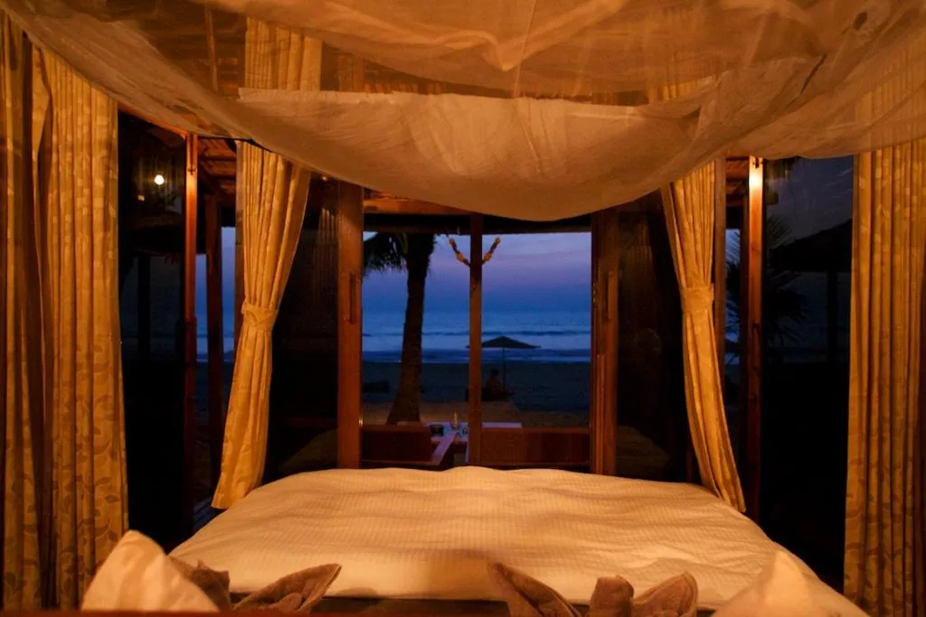 Sea view, Bed in Dunhill Beach Resort