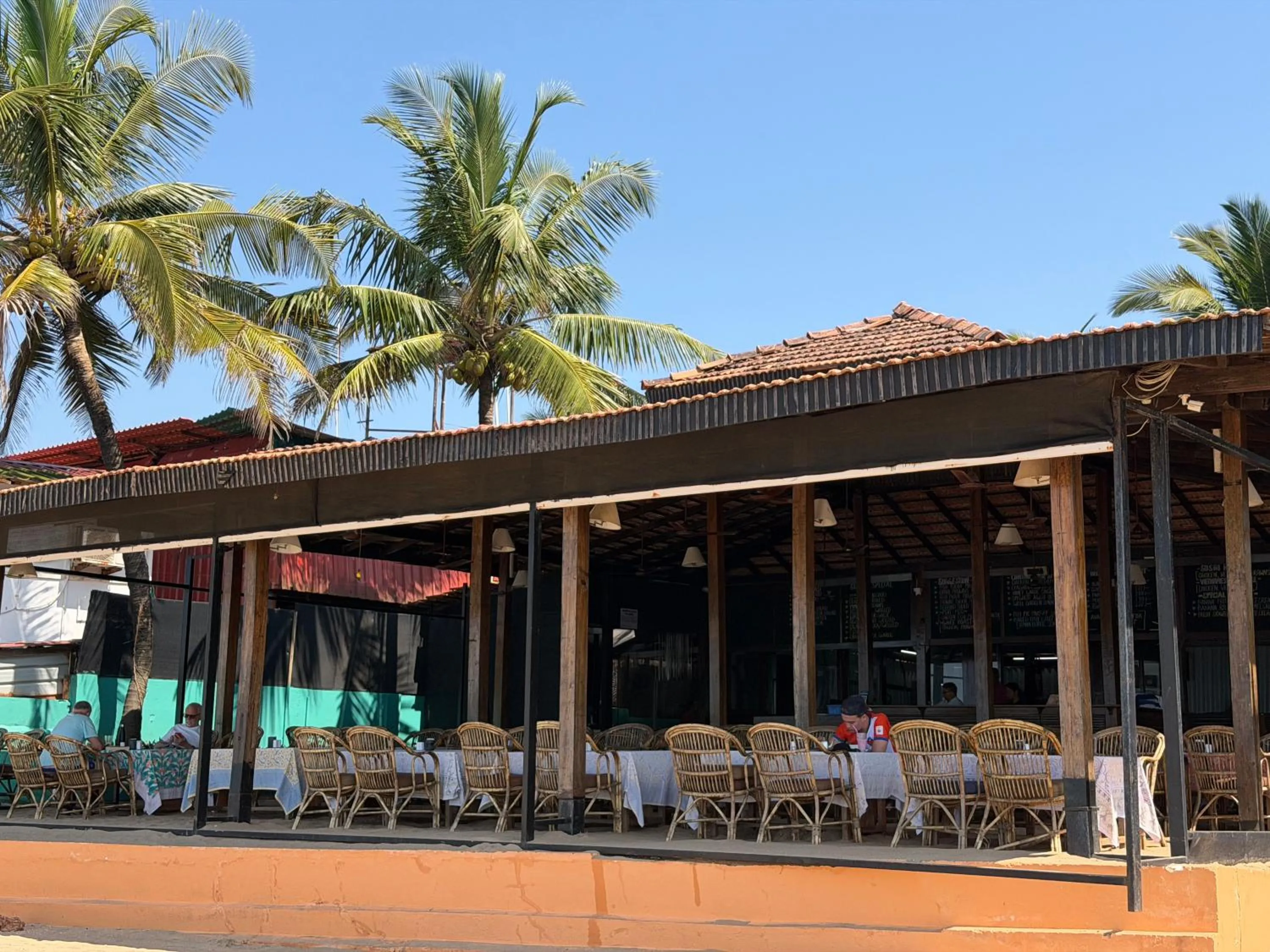 Restaurant/places to eat in Dunhill Beach Resort