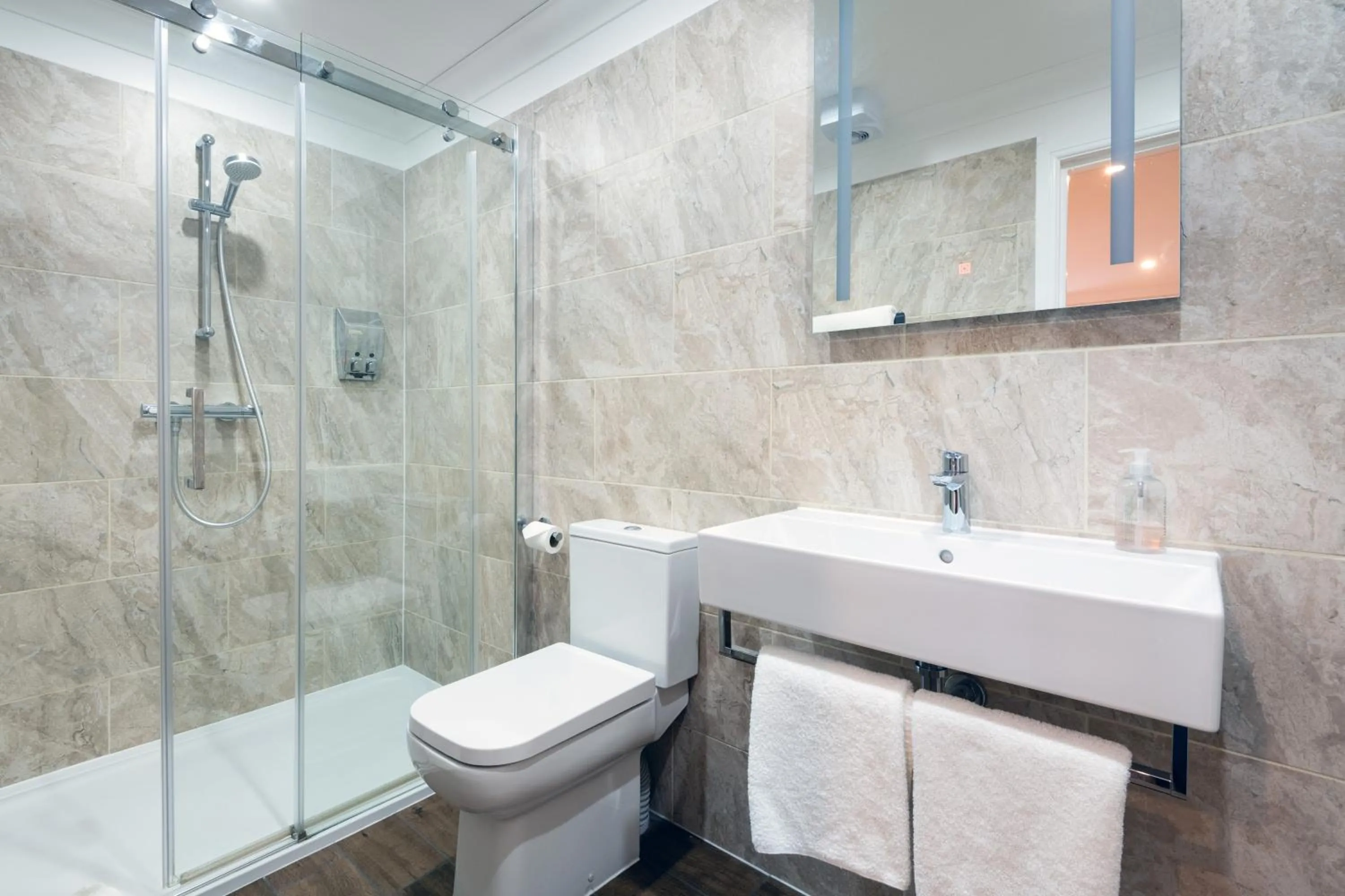 Shower in Westlands of Pitlochry