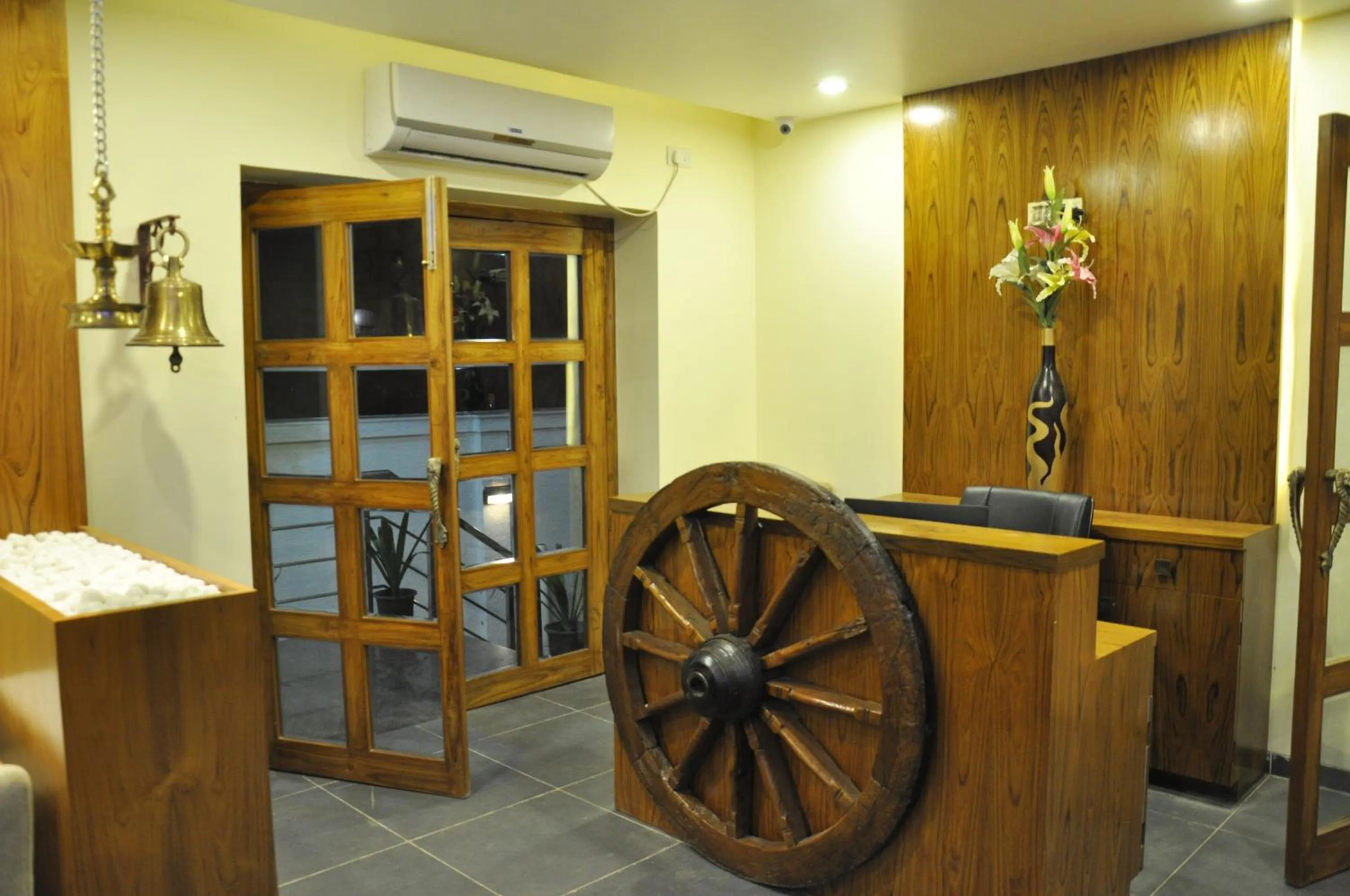 Restaurant/places to eat in Hotel Sai Shubham