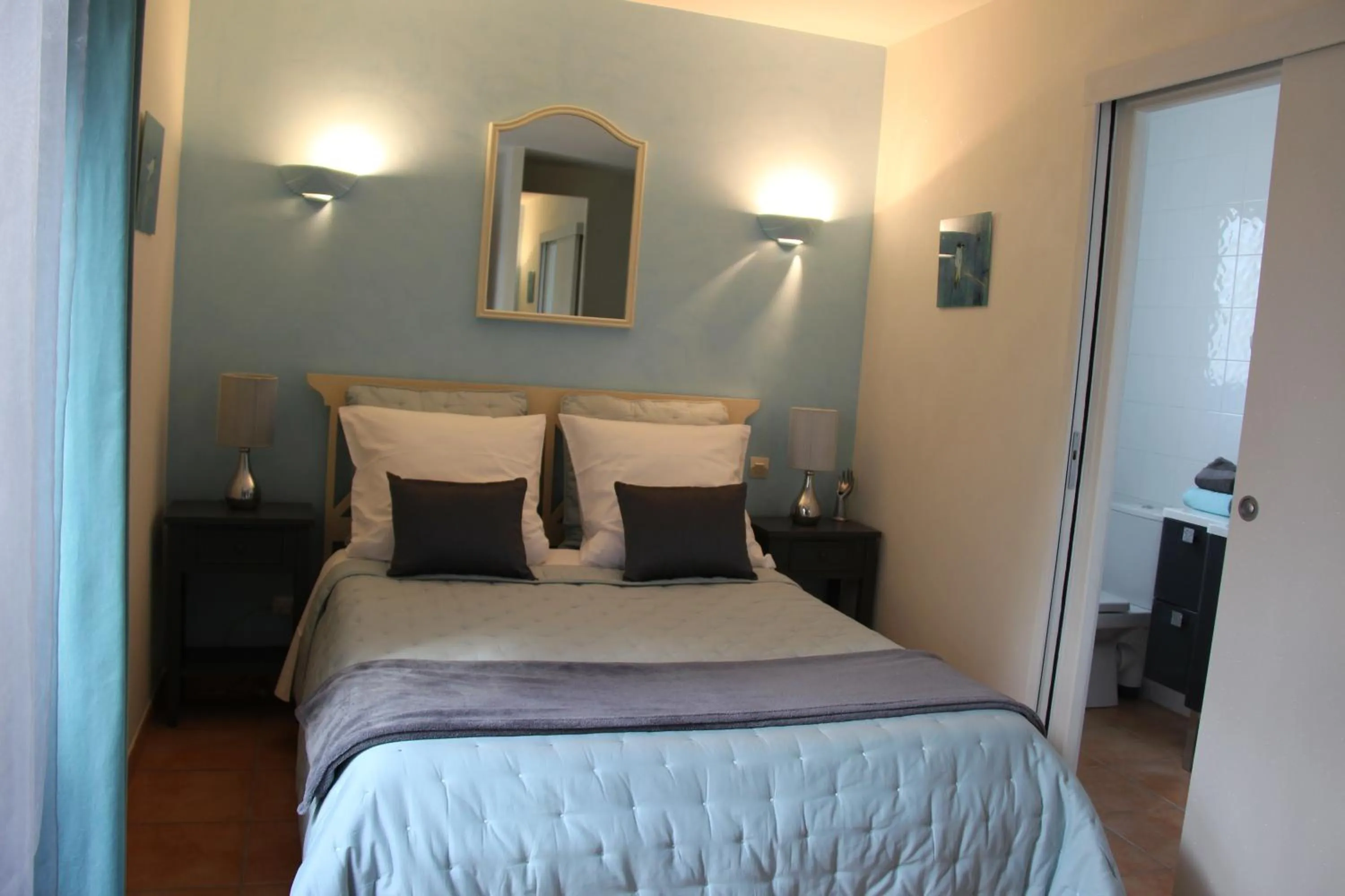 Coffee/tea facilities, Bed in Villa des Cammaous