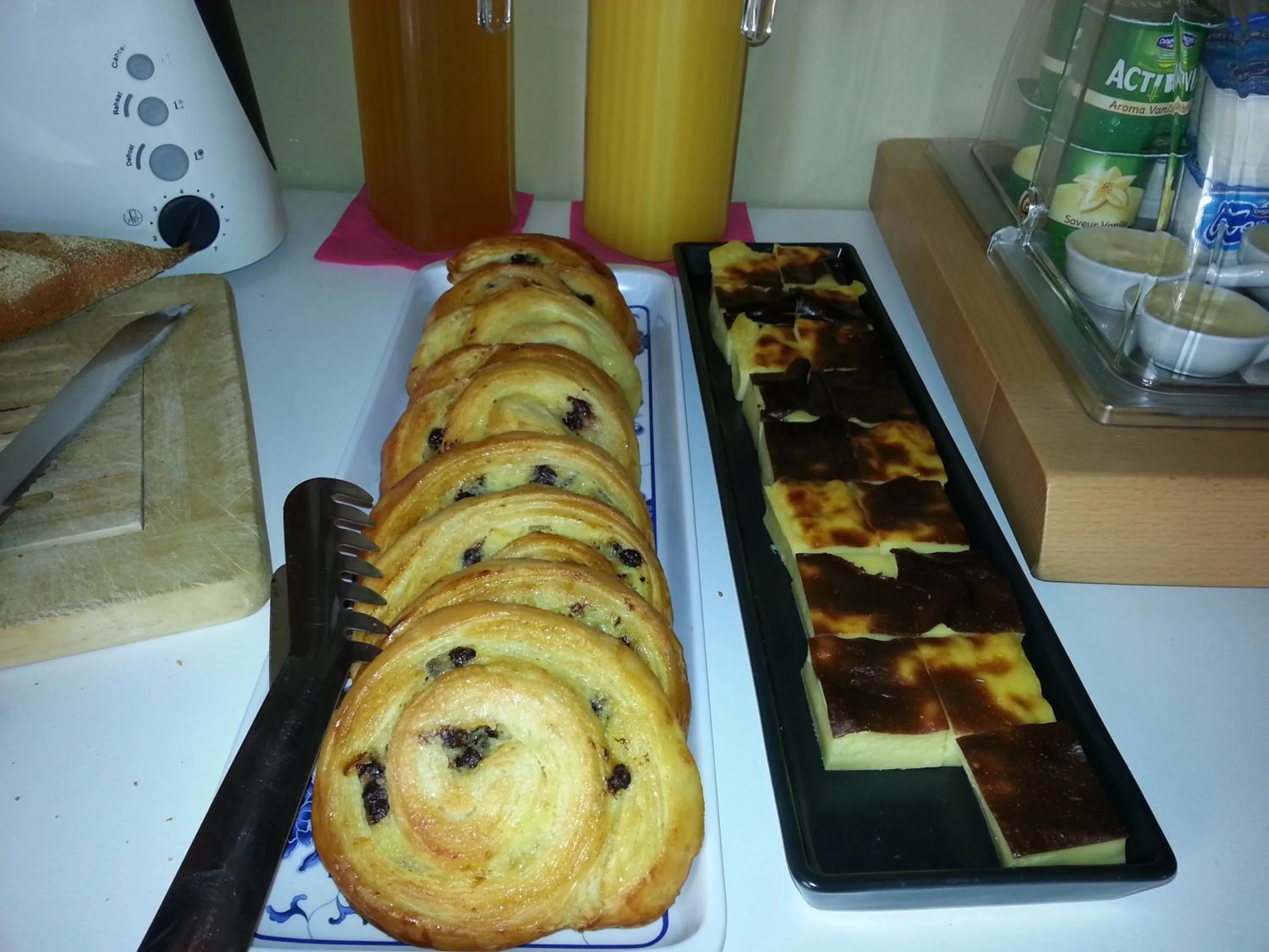 Buffet breakfast in Villa des Cammaous