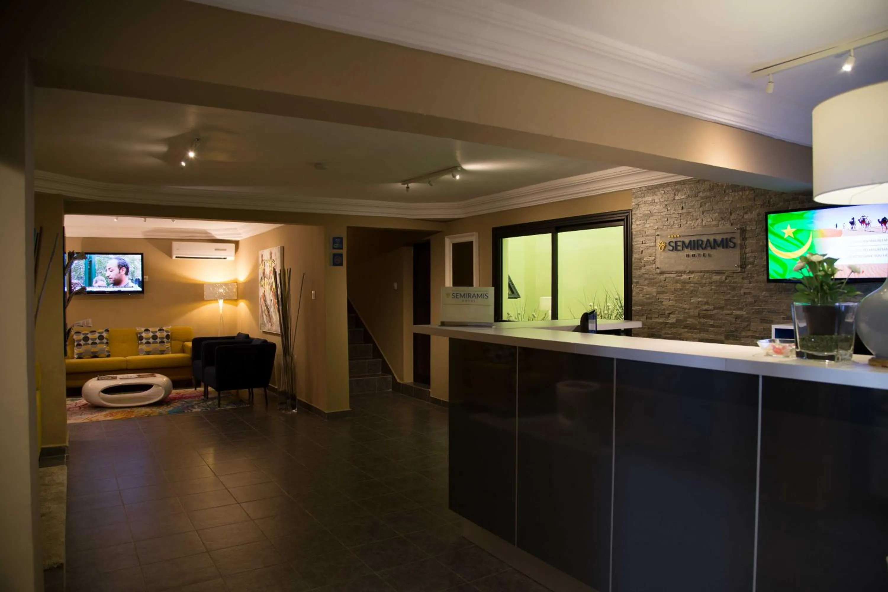 Communal lounge/ TV room in Hôtel Semiramis City Center