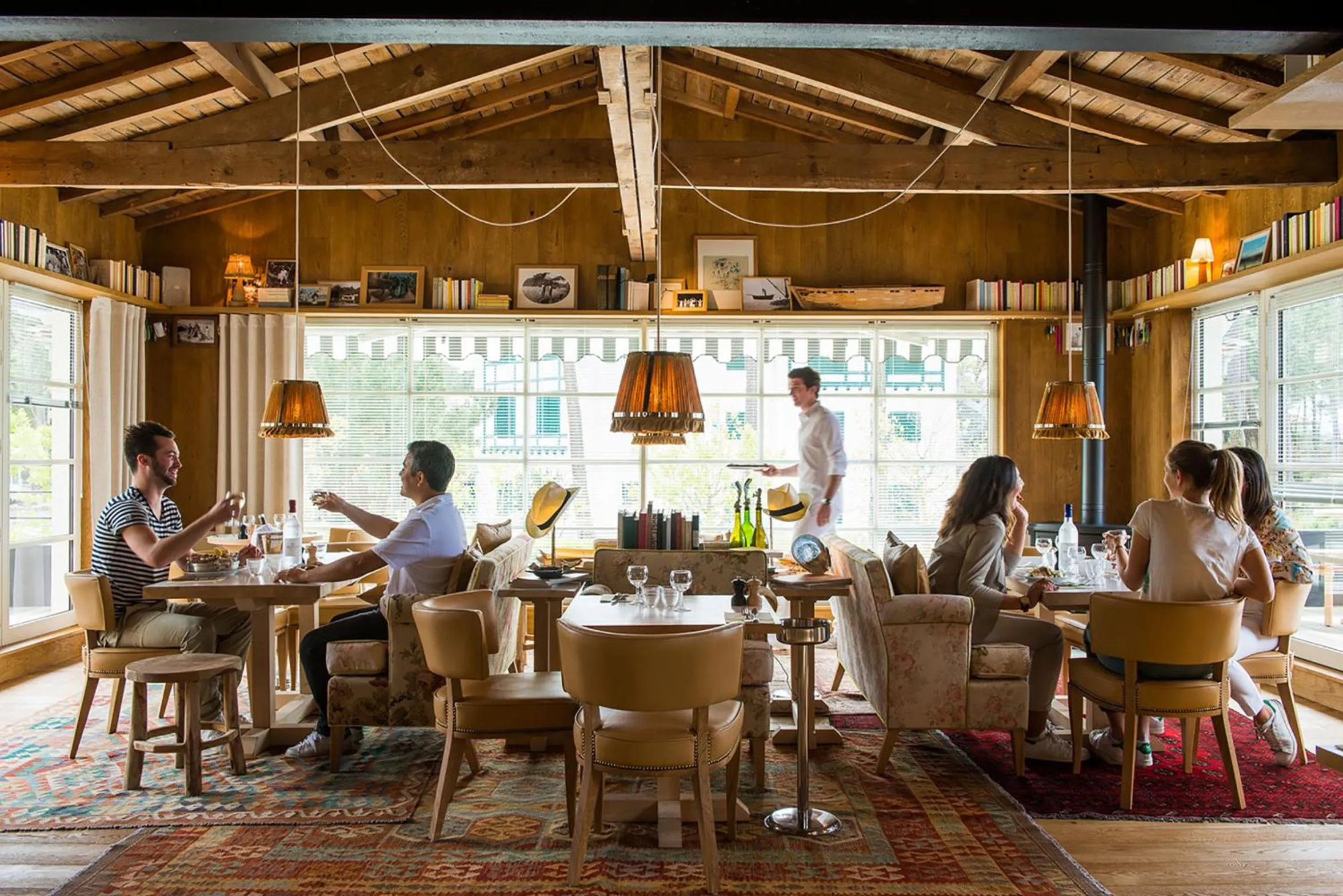 Restaurant/places to eat in Ha(a)ïtza