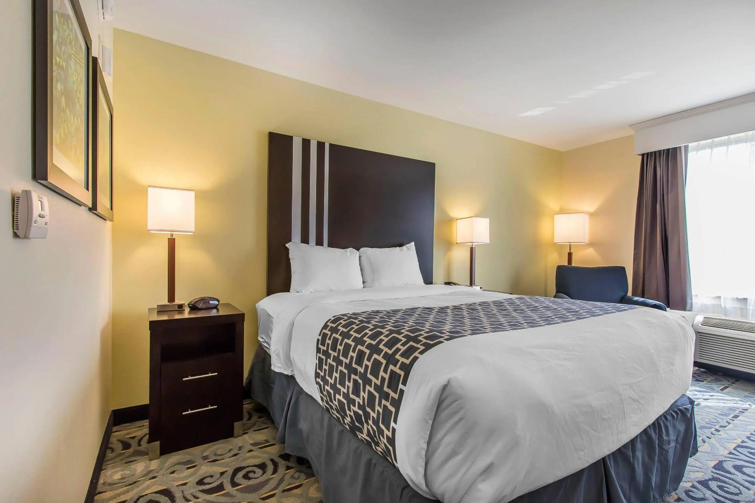 Bedroom, Bed in Suburban Studios Donaldsonville - Gonzales