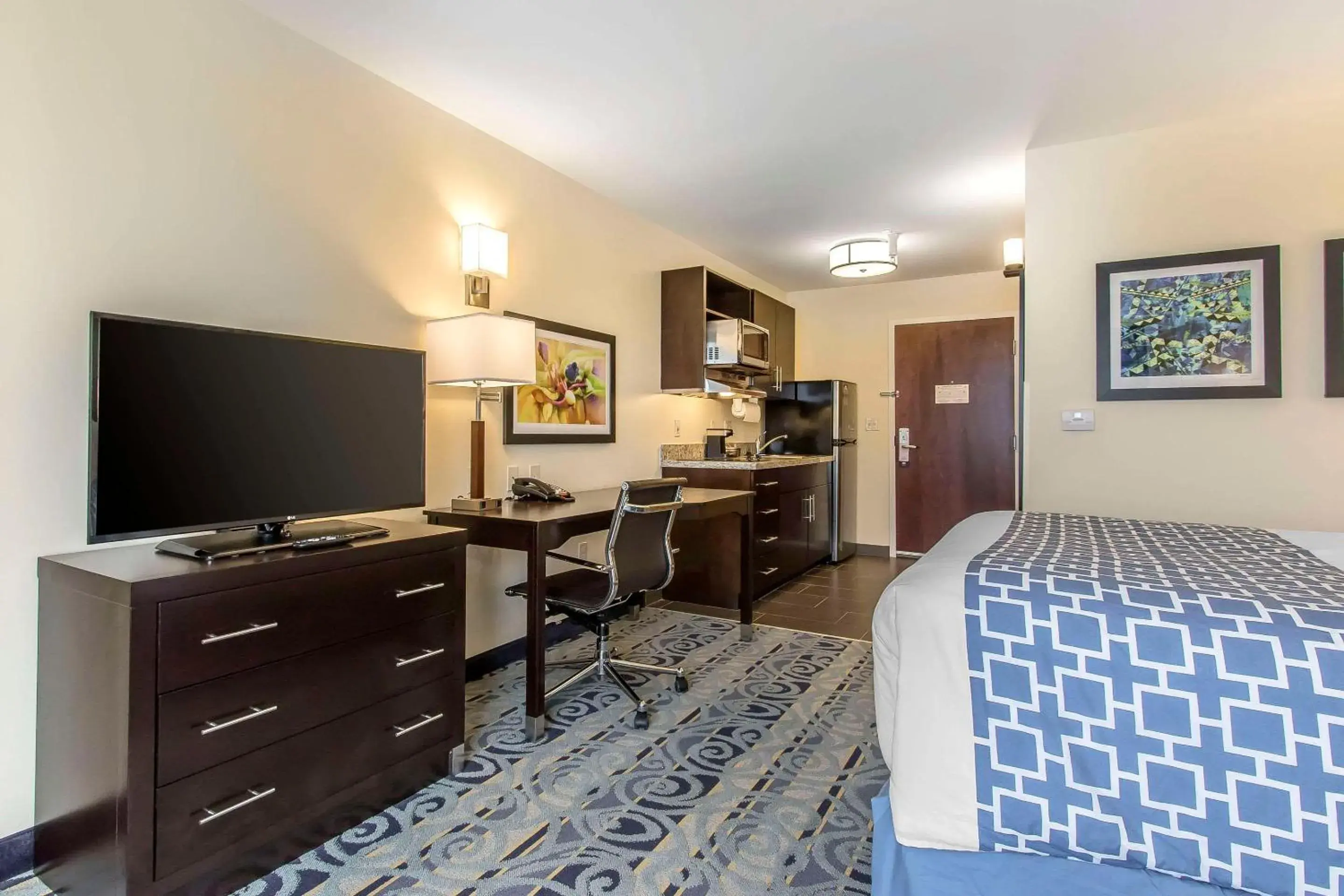 Bedroom, Bed in Suburban Studios Donaldsonville - Gonzales Bedroom, Bed in Suburban Studios Donaldsonville - Gonzales