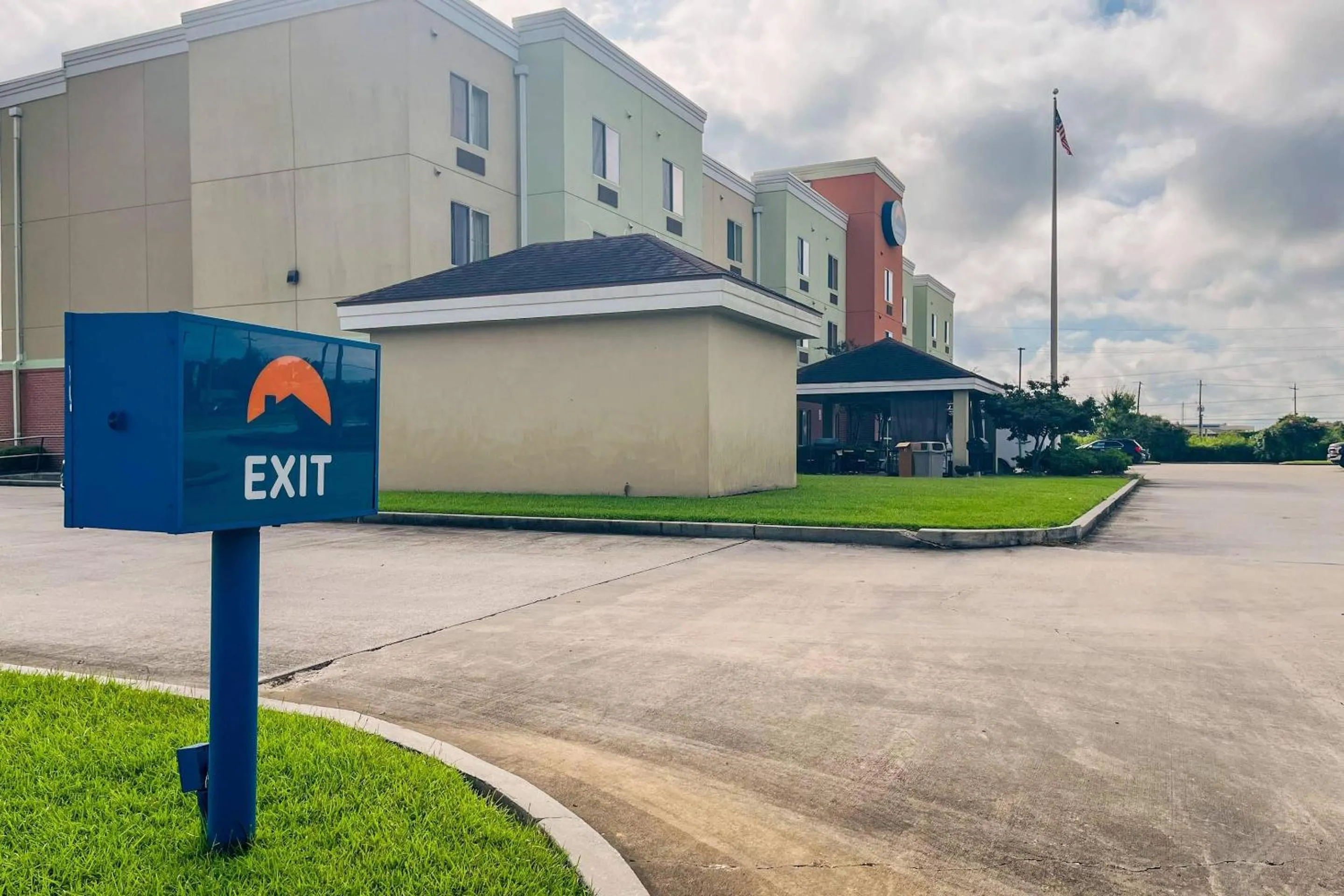 Property building in Suburban Studios Donaldsonville - Gonzales