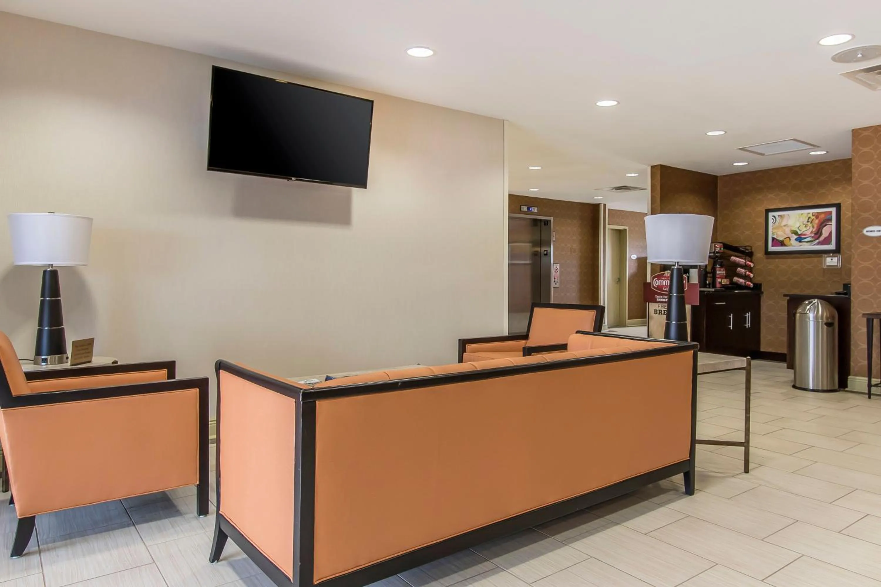 Communal lounge/ TV room in Suburban Studios Donaldsonville - Gonzales