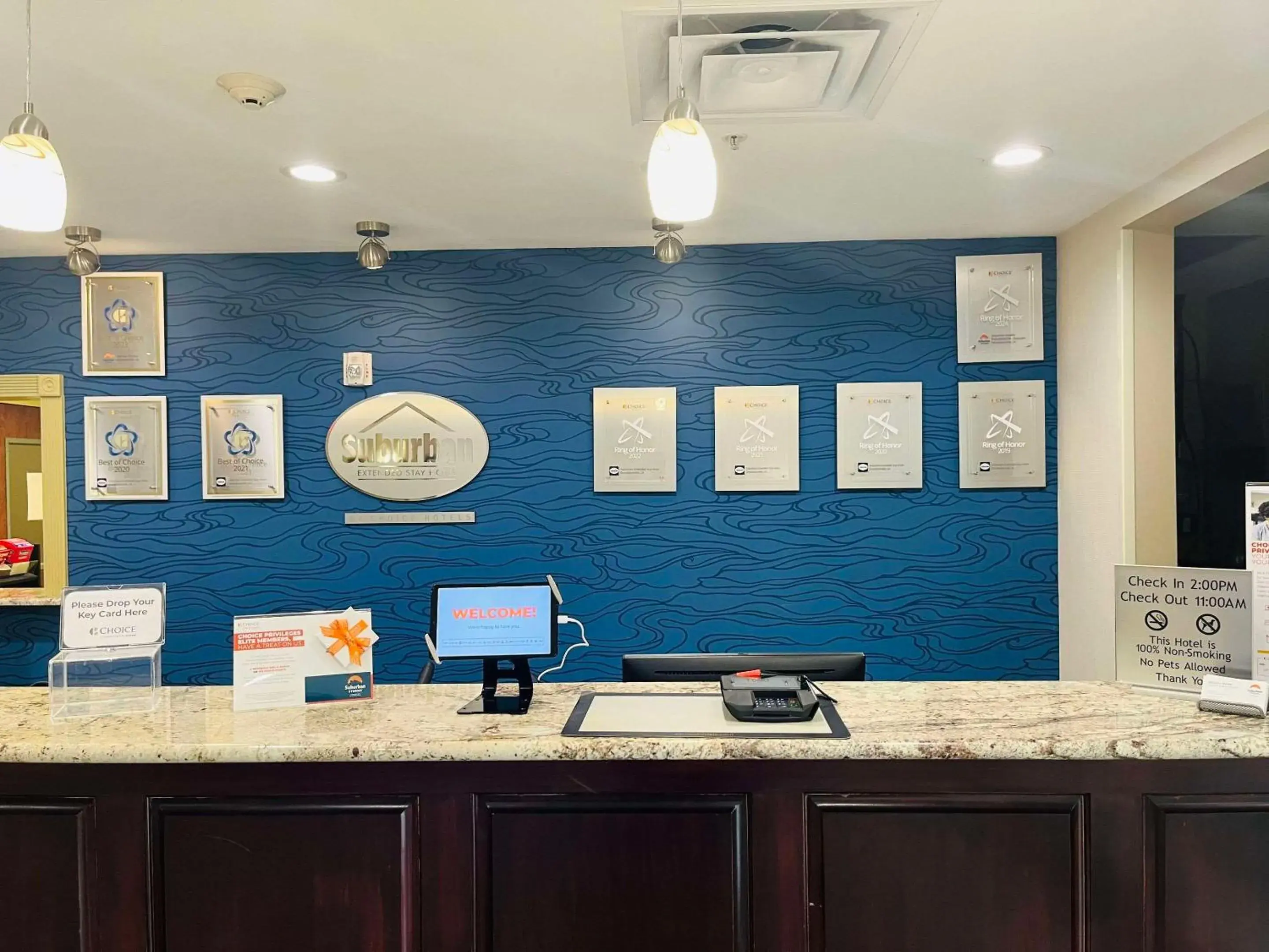 Lobby or reception in Suburban Studios Donaldsonville - Gonzales Lobby or reception in Suburban Studios Donaldsonville - Gonzales